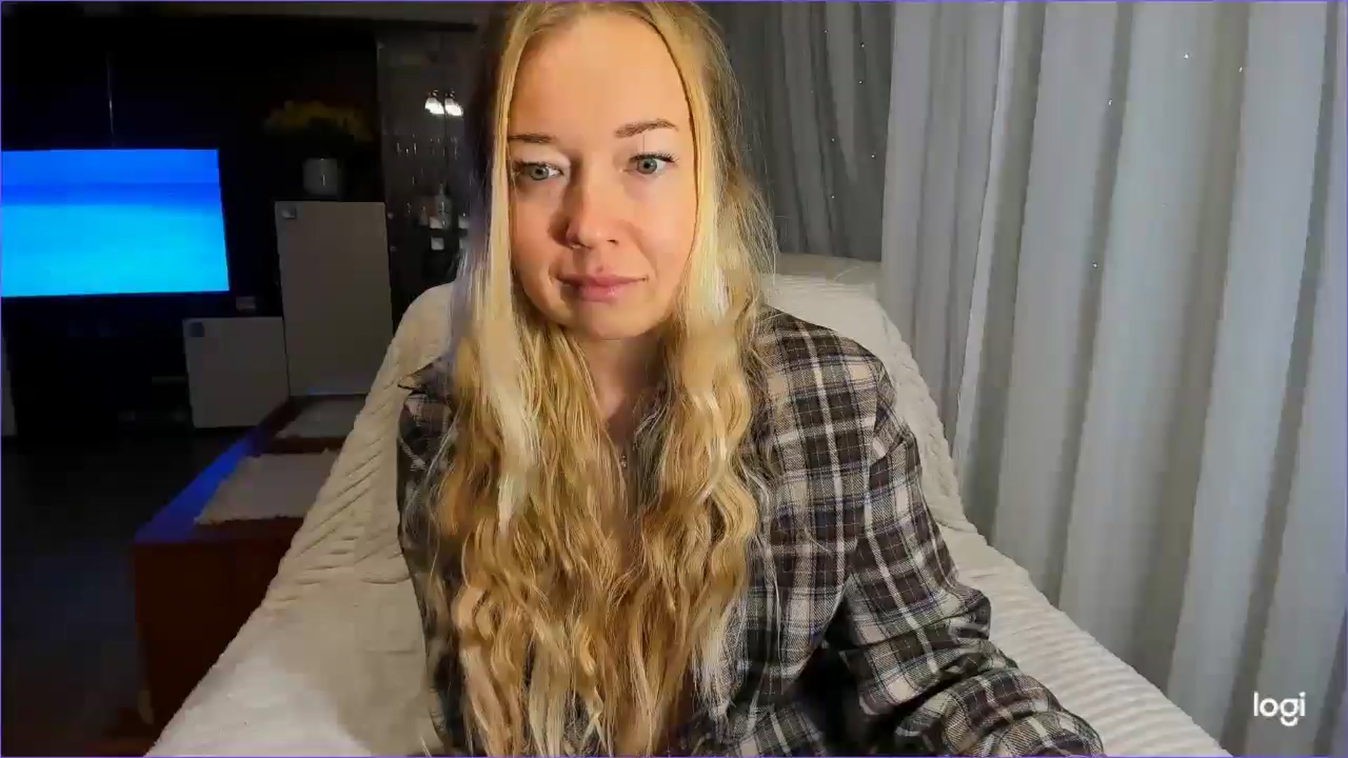 Gallery image thumbnail from FlamingoBday's myfreecams stream on, 02/19/2025, 01:35 image 13 of 20