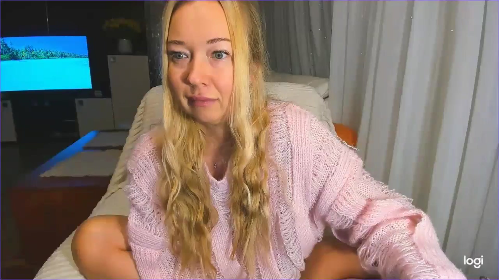 Gallery image thumbnail from FlamingoBday's myfreecams stream on, 02/20/2025, 01:38 image 13 of 20