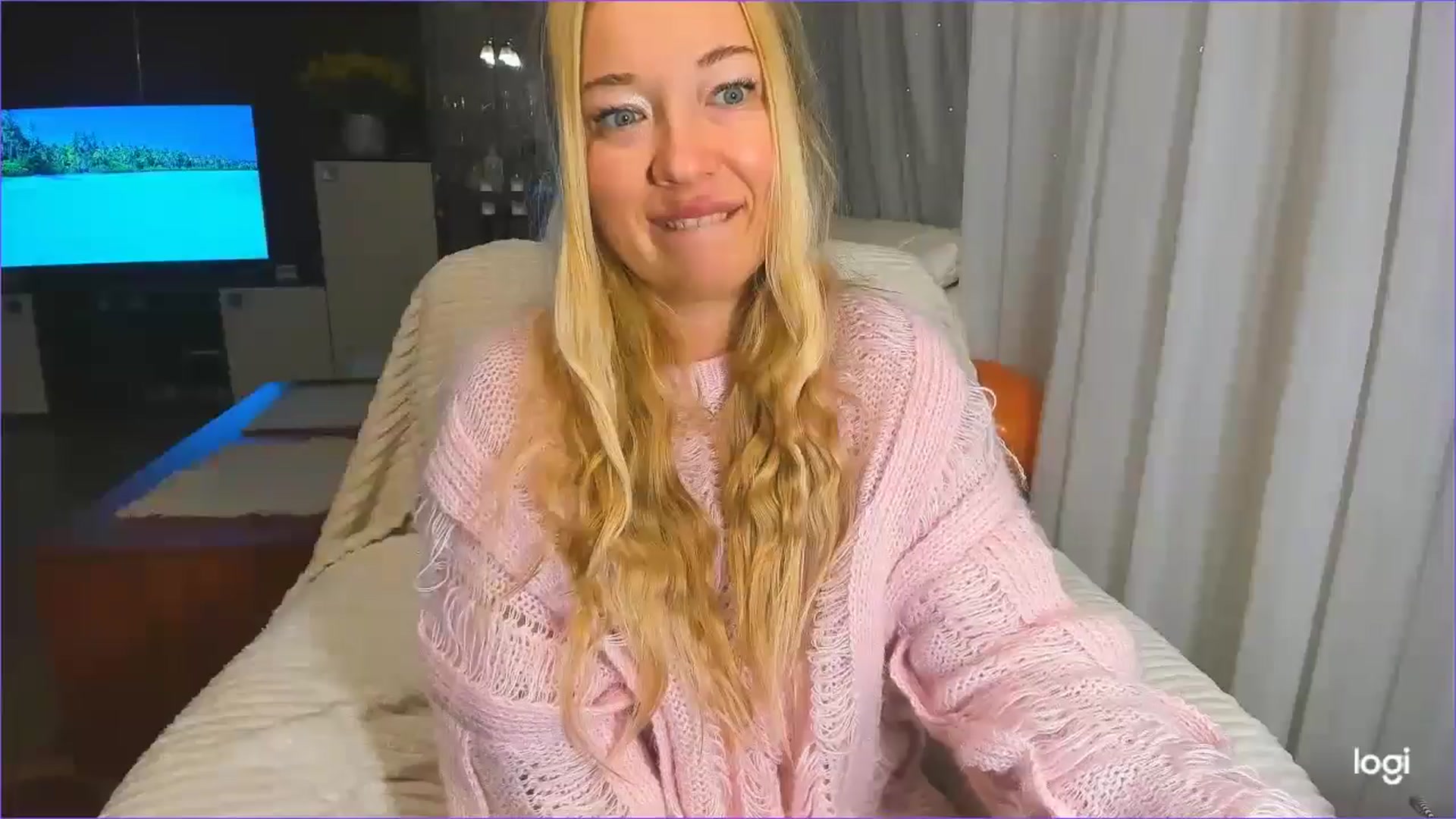 Gallery image thumbnail from FlamingoBday's myfreecams stream on, 02/20/2025, 01:38 image 10 of 20