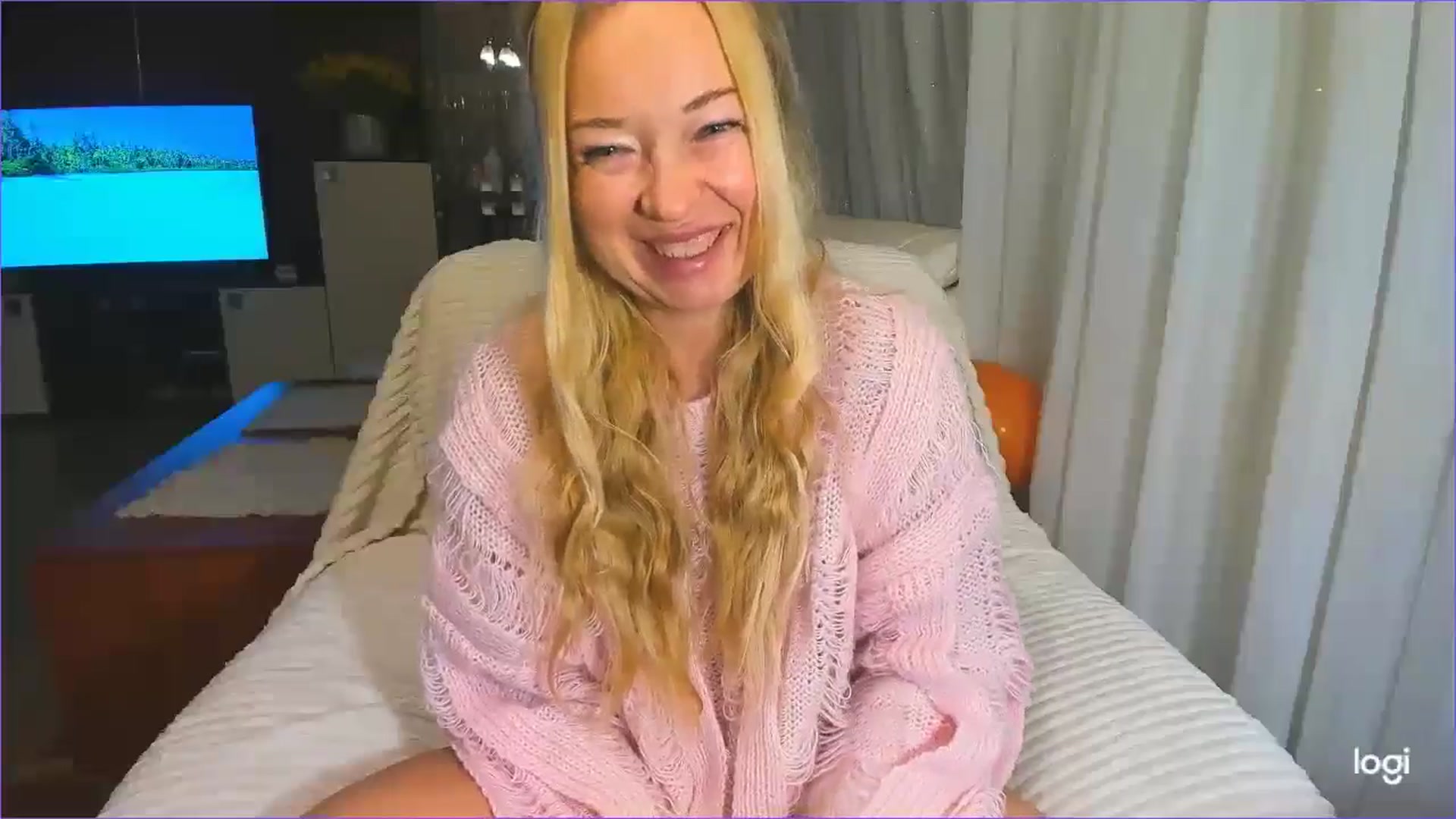 Gallery image thumbnail from FlamingoBday's myfreecams stream on, 02/20/2025, 01:38 image 15 of 20