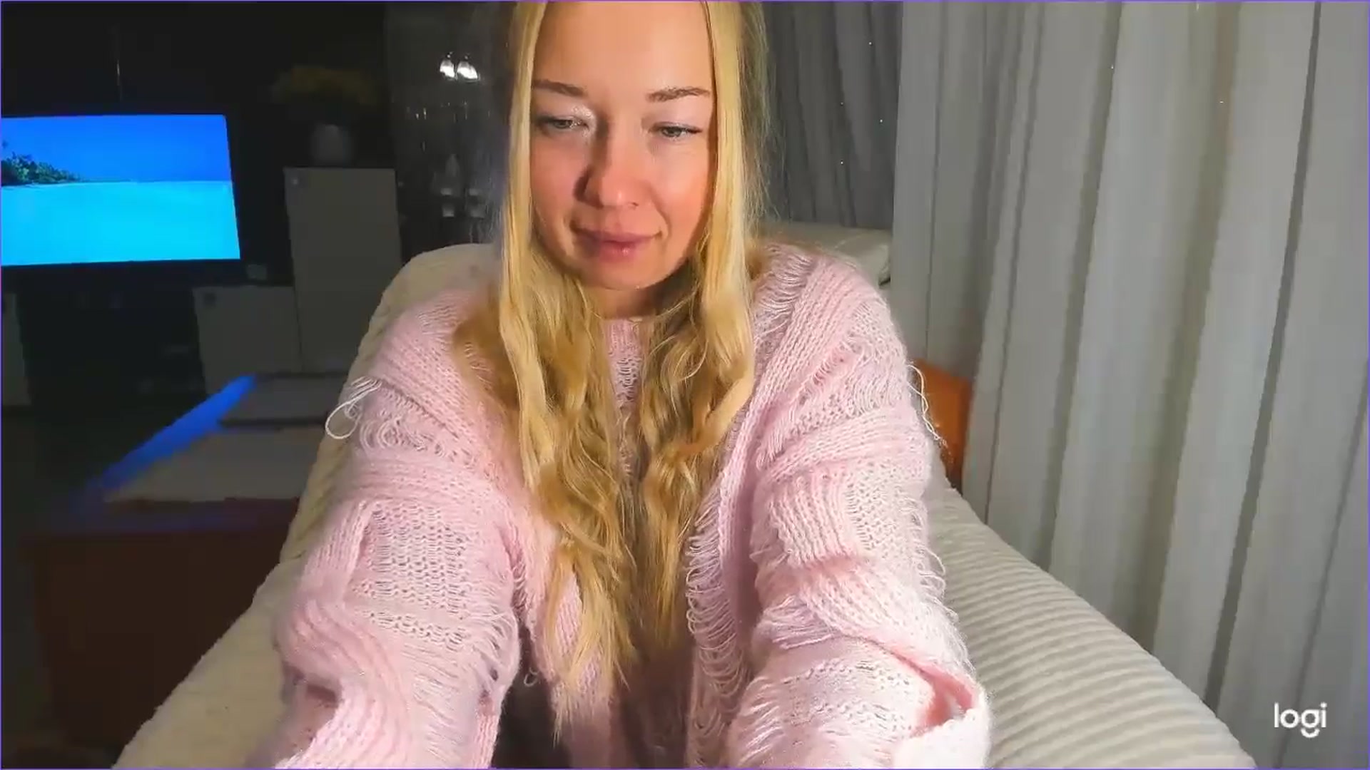 Gallery image thumbnail from FlamingoBday's myfreecams stream on, 02/20/2025, 03:25 image 3 of 20