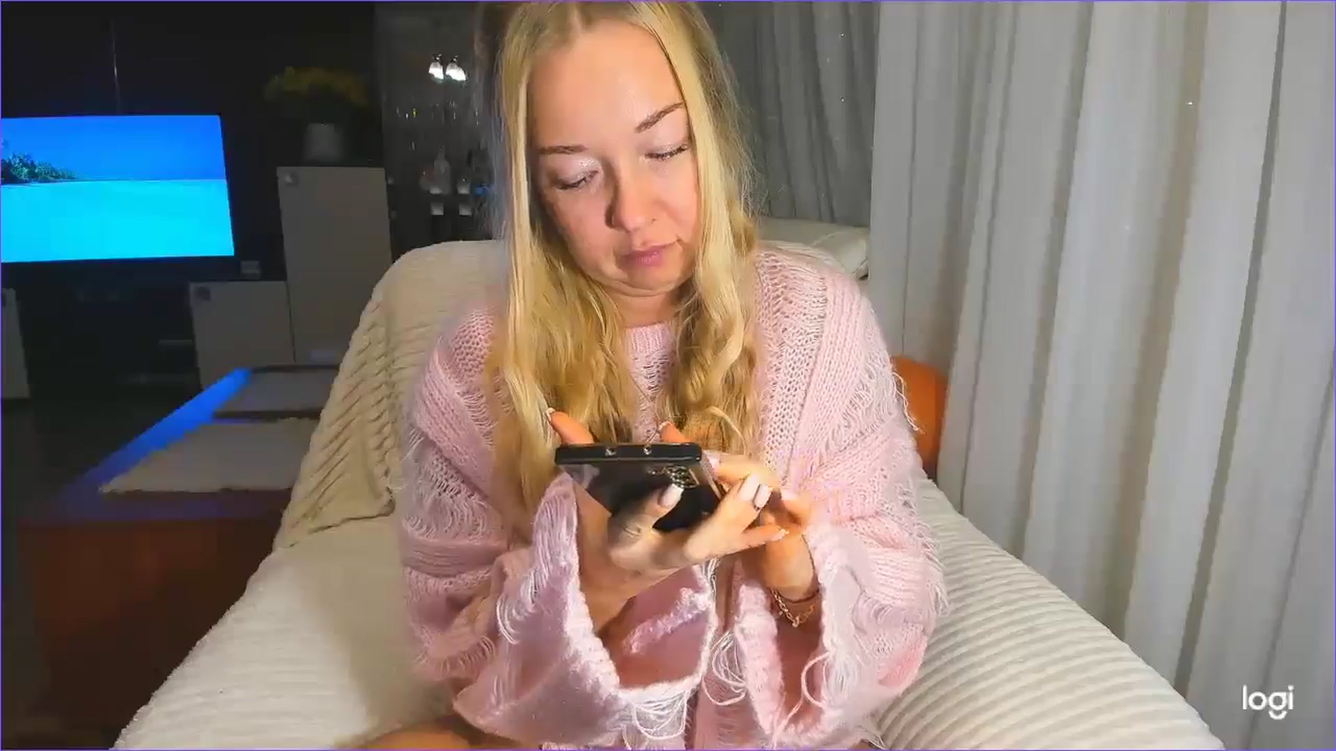 Gallery image thumbnail from FlamingoBday's myfreecams stream on, 02/20/2025, 03:25 image 2 of 20