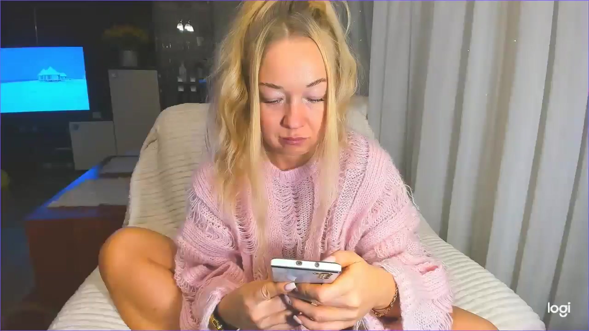 Gallery image thumbnail from FlamingoBday's myfreecams stream on, 02/20/2025, 22:21 image 10 of 20