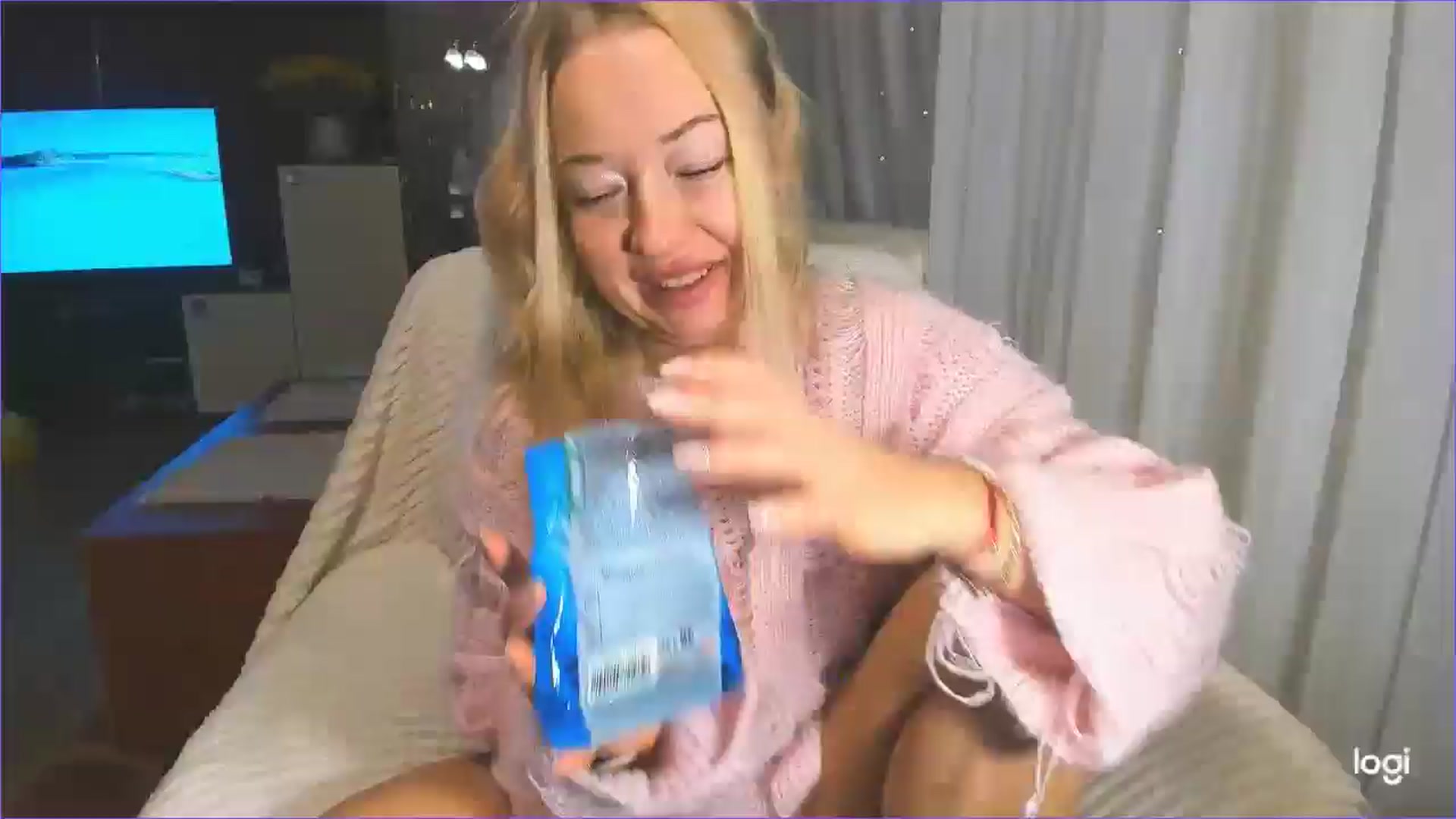 Gallery image thumbnail from FlamingoBday's myfreecams stream on, 02/21/2025, 02:03 image 1 of 20