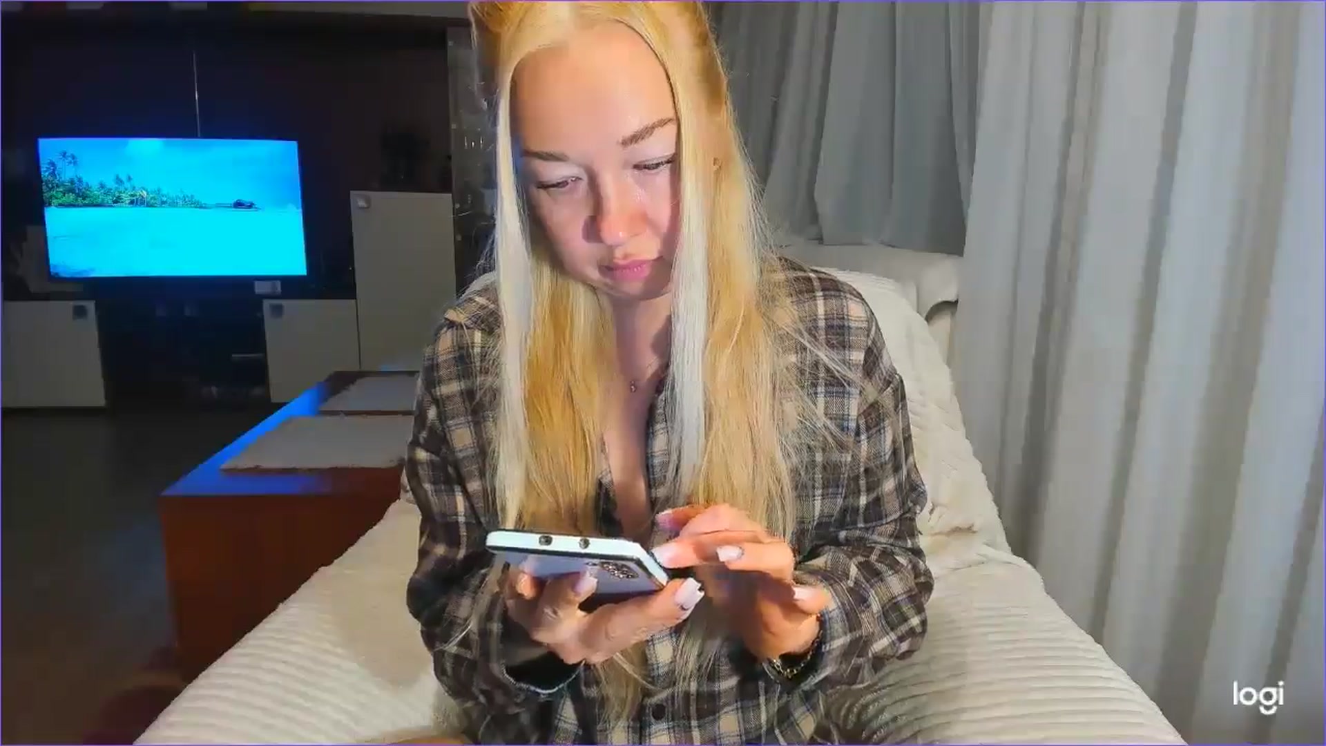 Gallery image thumbnail from FlamingoBday's myfreecams stream on, 02/25/2025, 02:51 image 2 of 20
