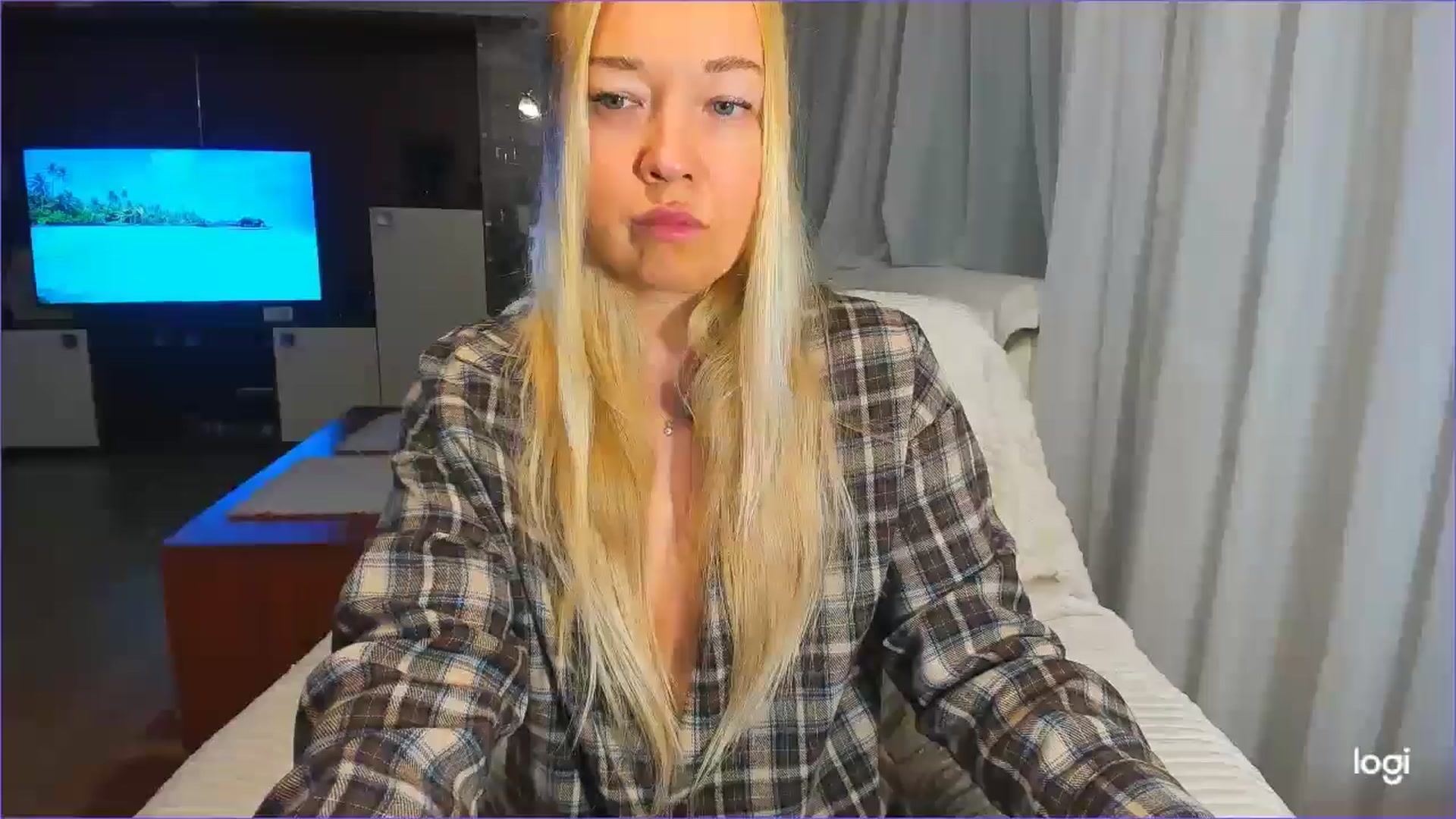 Gallery image thumbnail from FlamingoBday's myfreecams stream on, 02/25/2025, 02:51 image 4 of 20