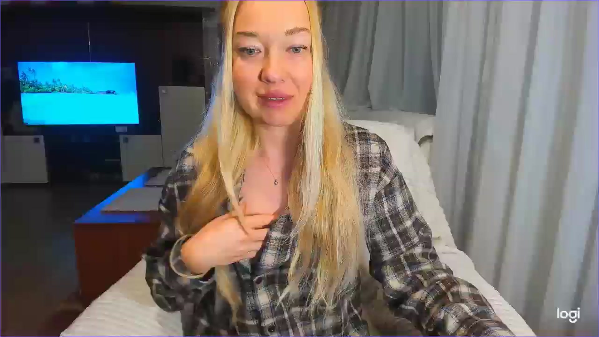 Gallery image thumbnail from FlamingoBday's myfreecams stream on, 02/25/2025, 02:51 image 1 of 20