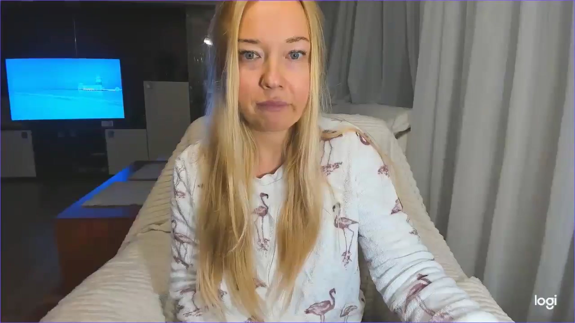 Gallery image thumbnail from FlamingoBday's myfreecams stream on, 02/25/2025, 04:48 image 14 of 20