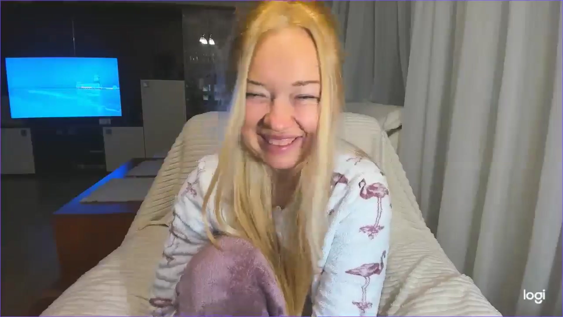 Gallery image thumbnail from FlamingoBday's myfreecams stream on, 02/25/2025, 04:48 image 15 of 20