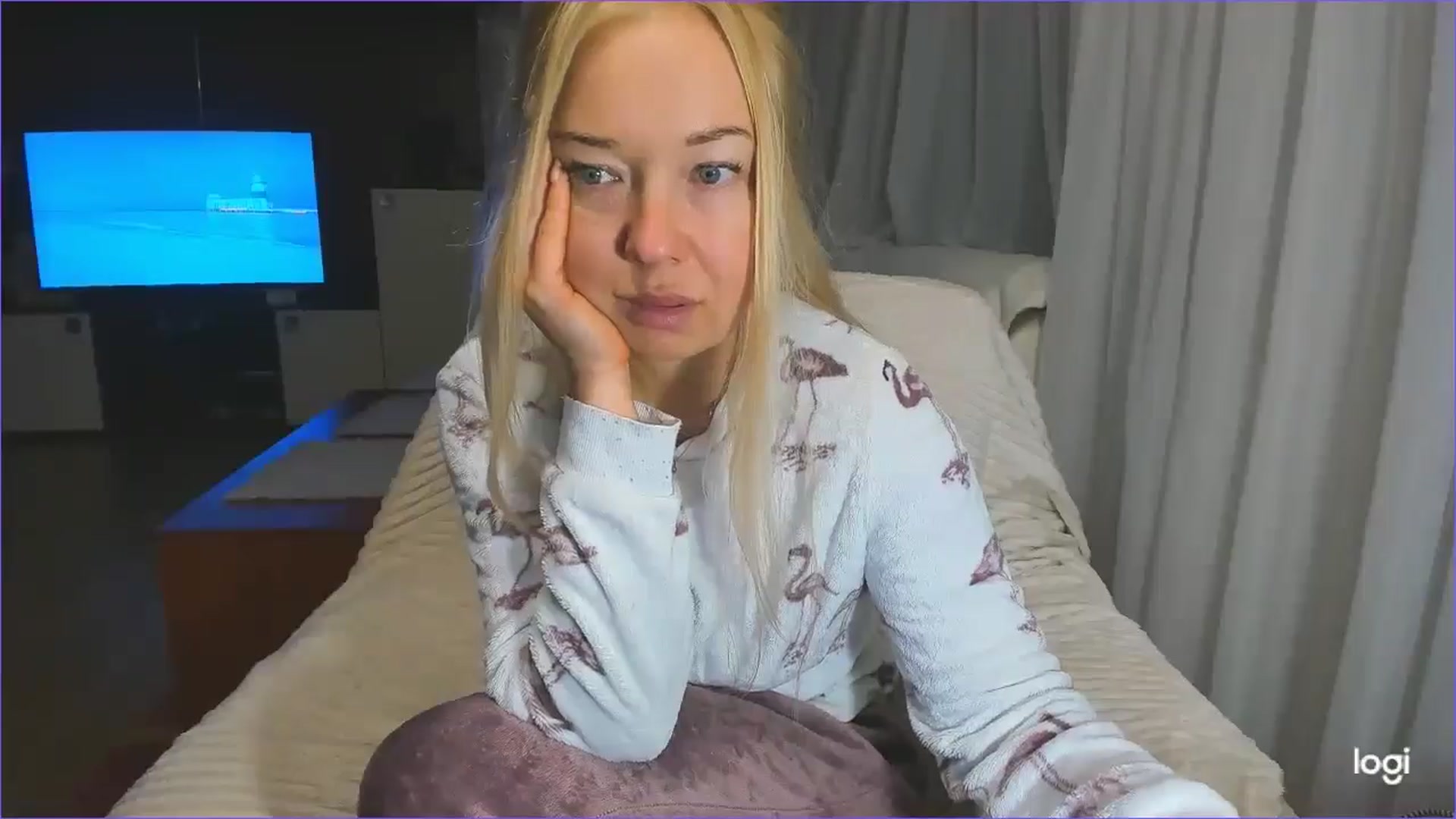 Gallery image thumbnail from FlamingoBday's myfreecams stream on, 02/25/2025, 04:48 image 2 of 20