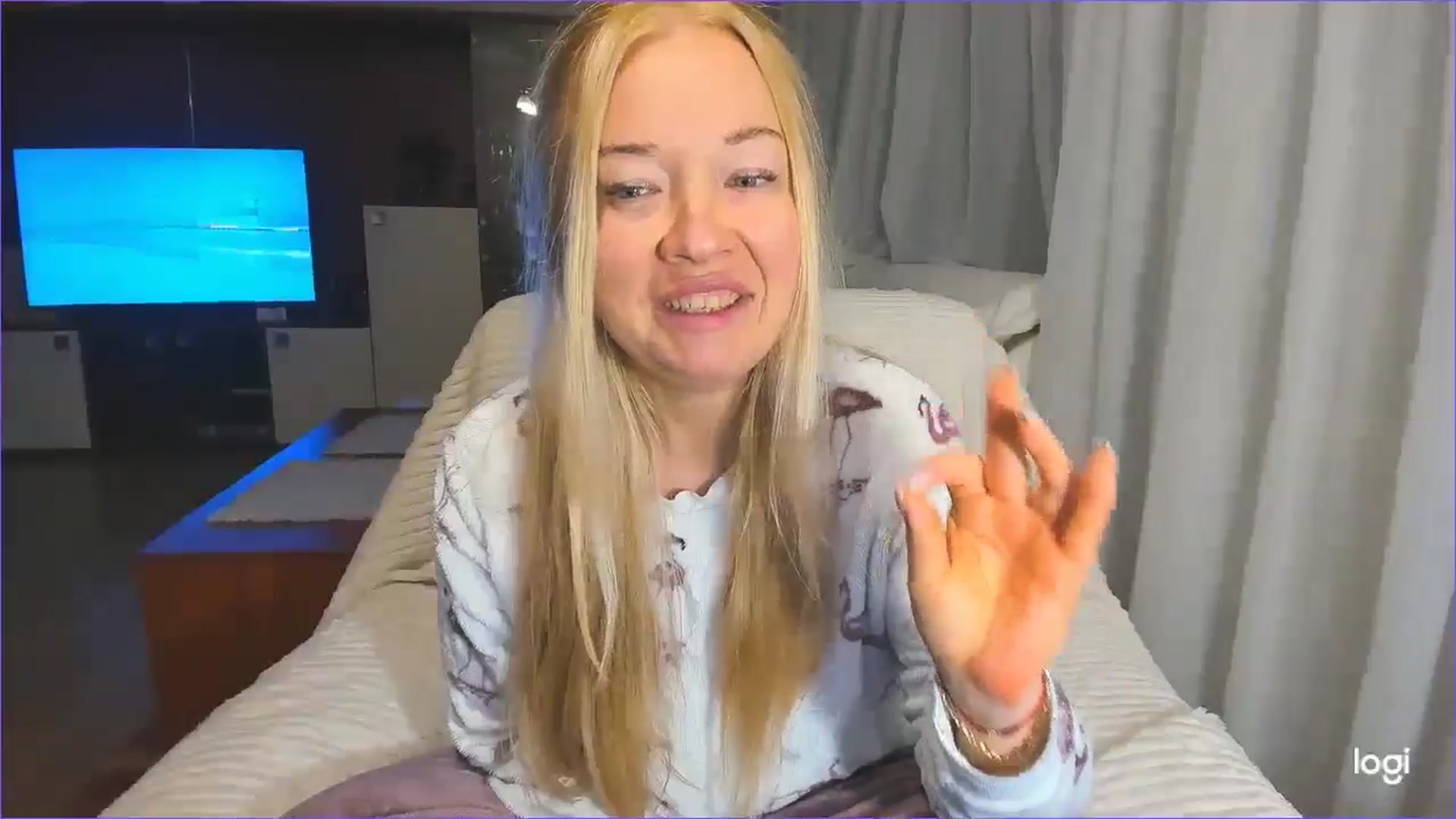 Gallery image thumbnail from FlamingoBday's myfreecams stream on, 02/25/2025, 04:48 image 16 of 20