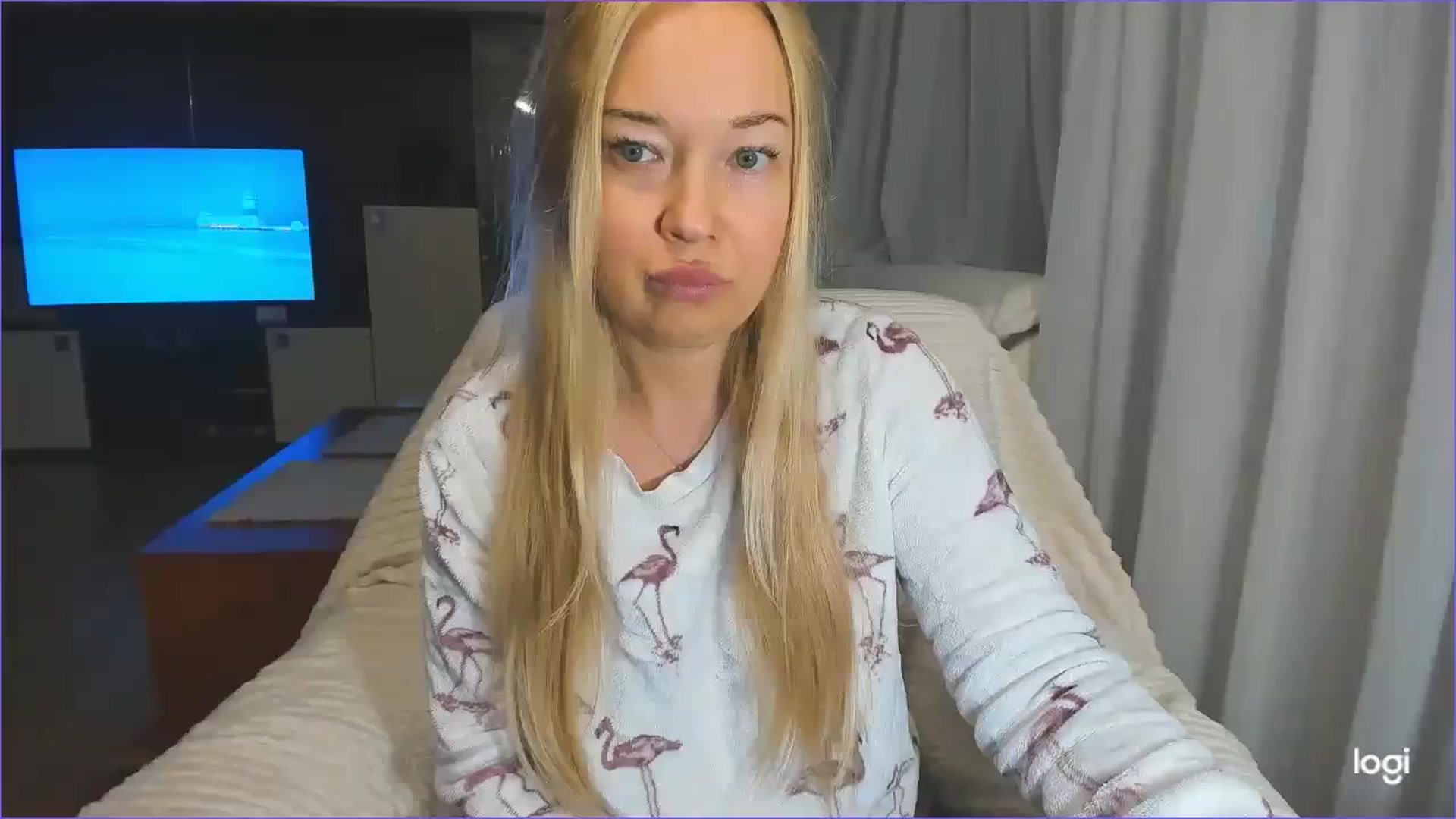 Gallery image thumbnail from FlamingoBday's myfreecams stream on, 02/25/2025, 04:48 image 10 of 20