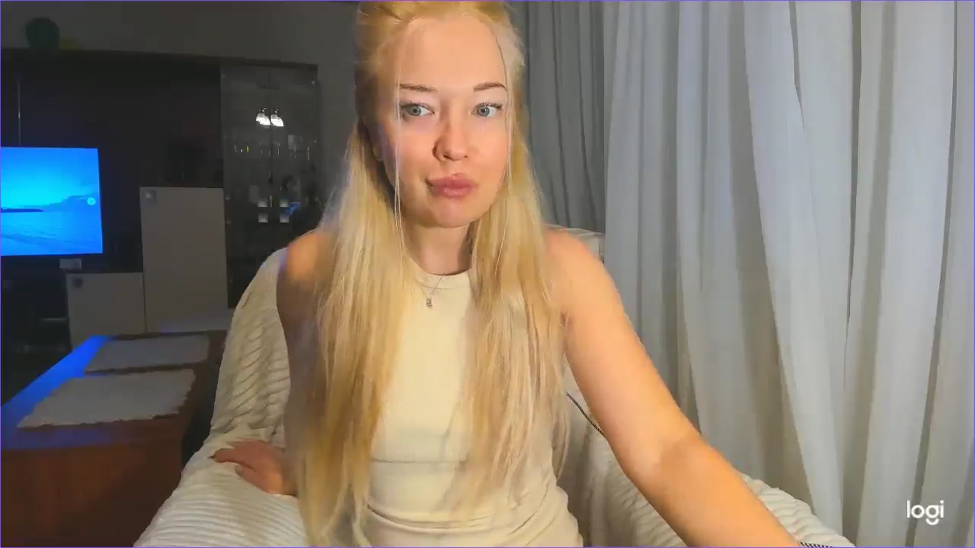 Gallery image thumbnail from FlamingoBday's myfreecams stream on, 02/25/2025, 22:17 image 15 of 20