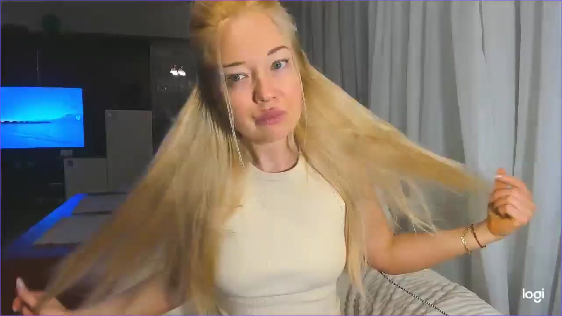 Gallery image thumbnail from FlamingoBday's myfreecams stream on, 02/25/2025, 22:17 image 1 of 20