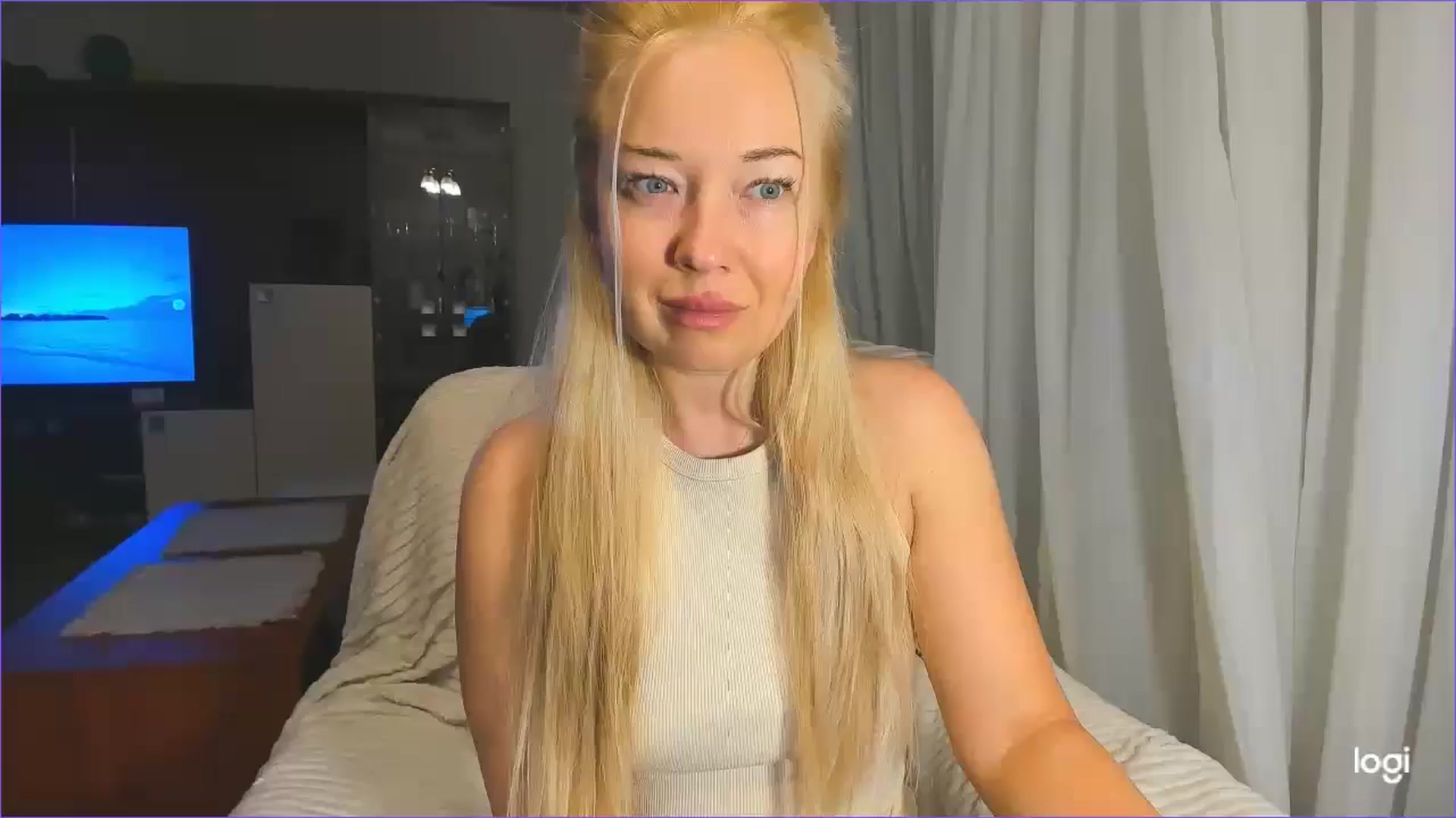 Gallery image thumbnail from FlamingoBday's myfreecams stream on, 02/25/2025, 22:17 image 6 of 20