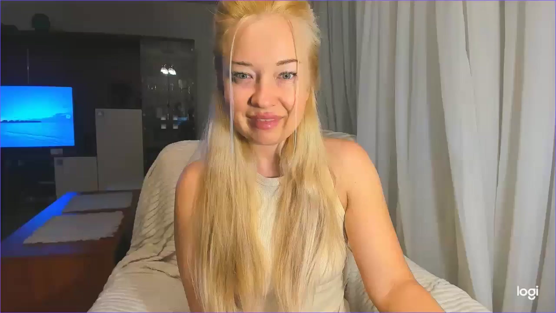 Gallery image thumbnail from FlamingoBday's myfreecams stream on, 02/25/2025, 22:17 image 5 of 20
