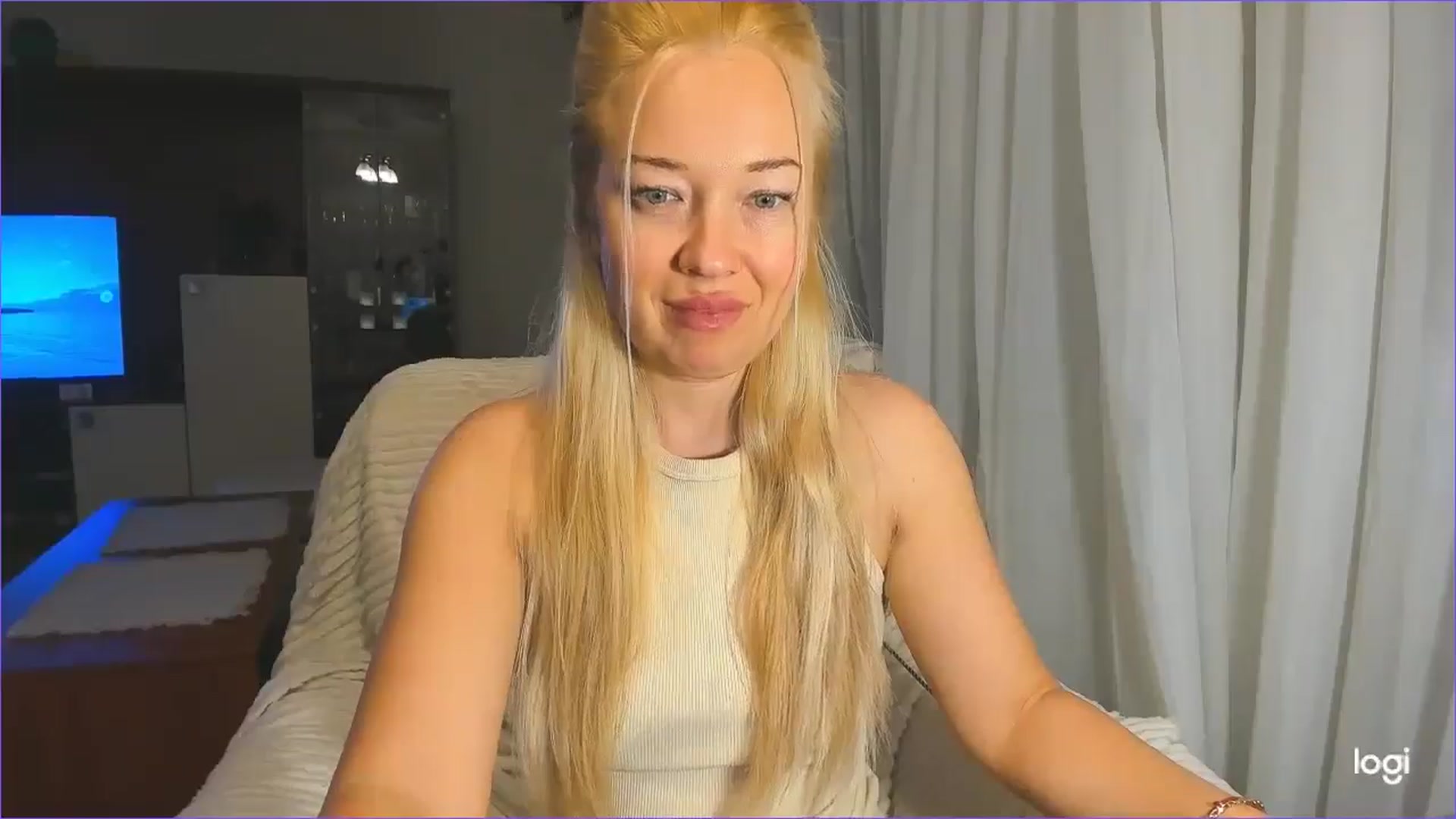 Gallery image thumbnail from FlamingoBday's myfreecams stream on, 02/26/2025, 24:01 image 14 of 20