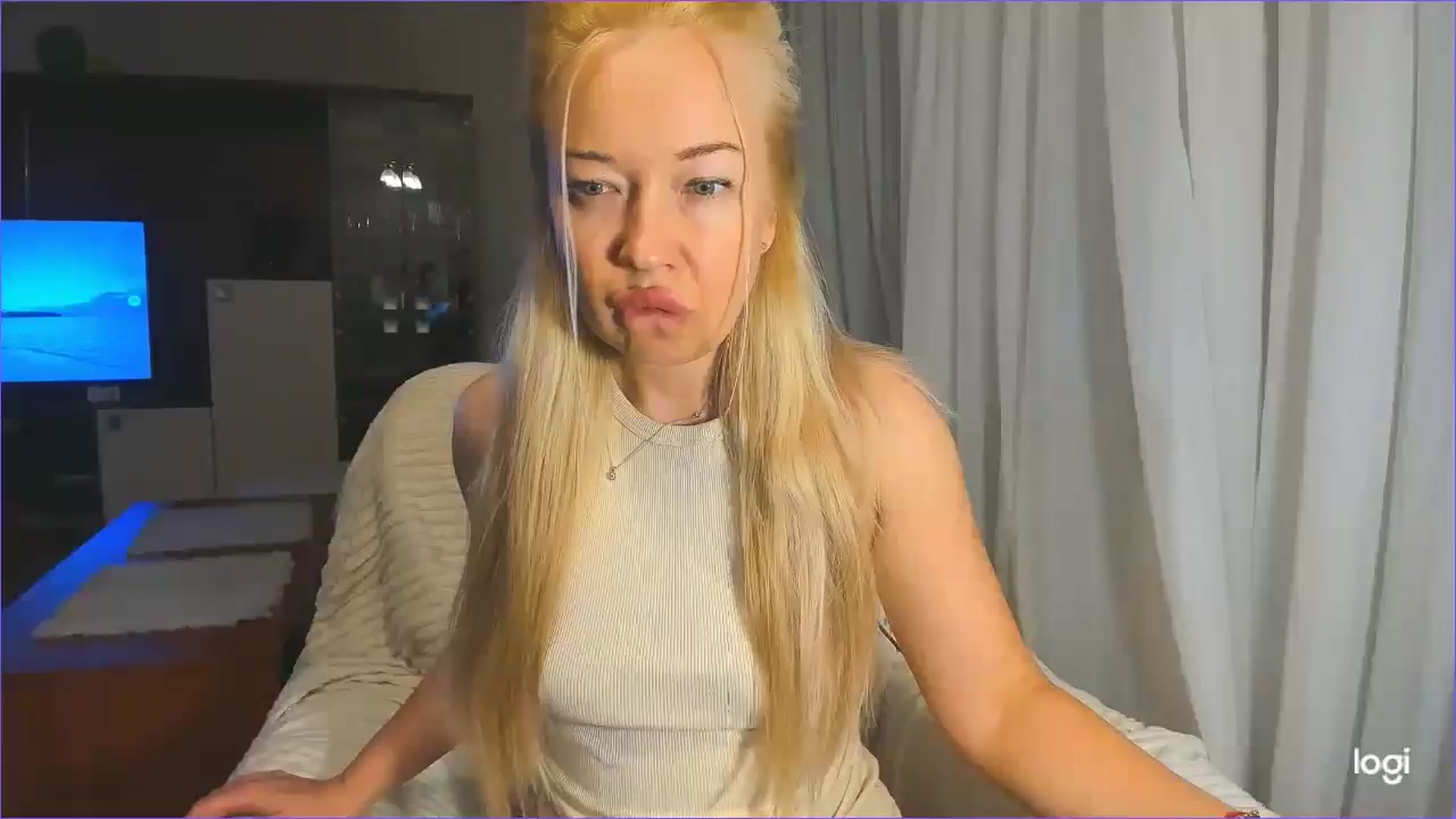 Gallery image thumbnail from FlamingoBday's myfreecams stream on, 02/26/2025, 24:01 image 6 of 20