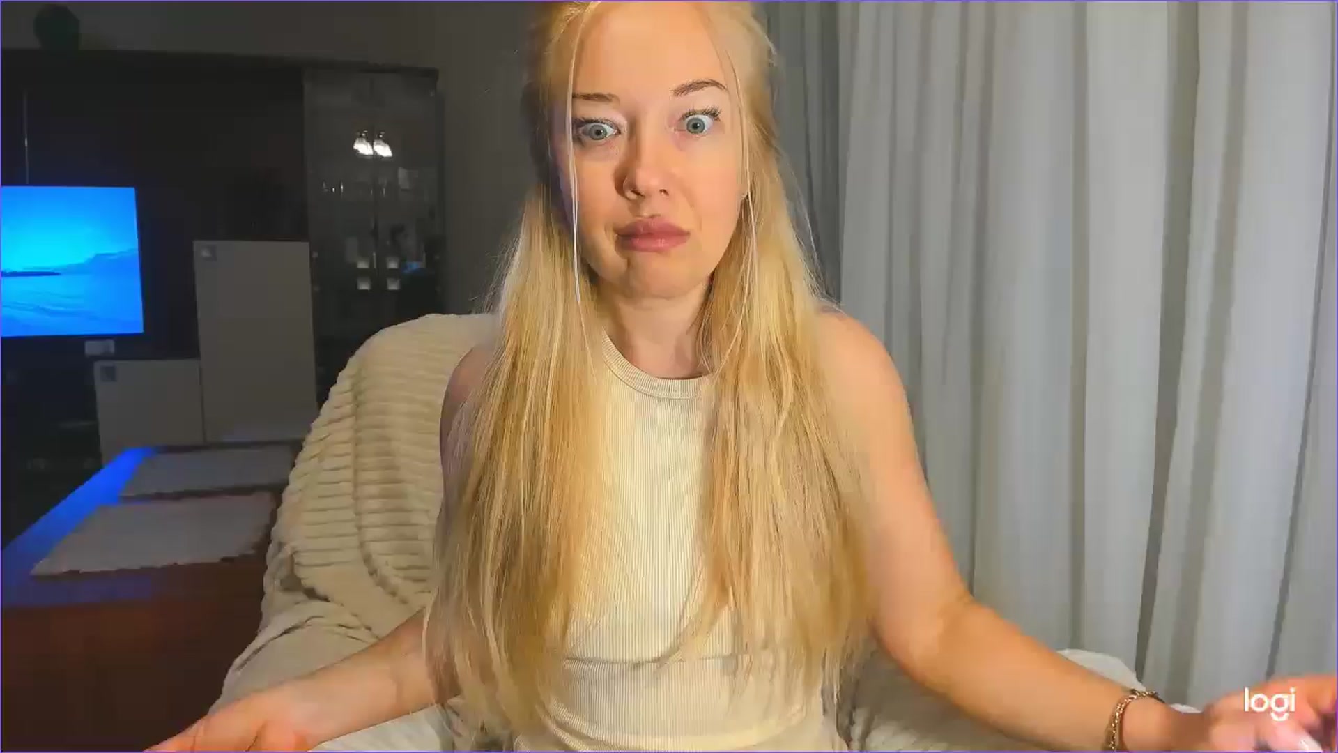 Gallery image thumbnail from FlamingoBday's myfreecams stream on, 02/26/2025, 02:00 image 1 of 20