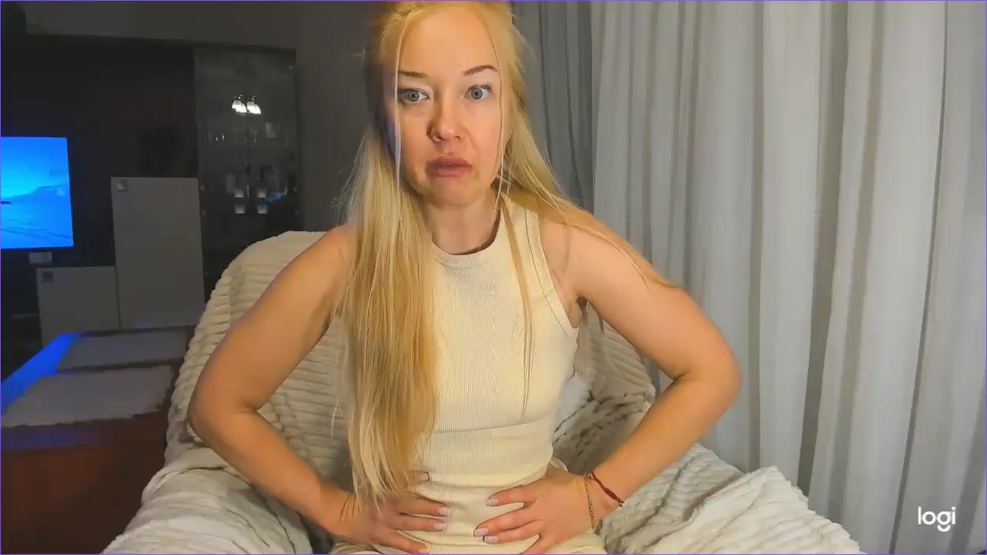 Gallery image thumbnail from FlamingoBday's myfreecams stream on, 02/26/2025, 02:00 image 18 of 20