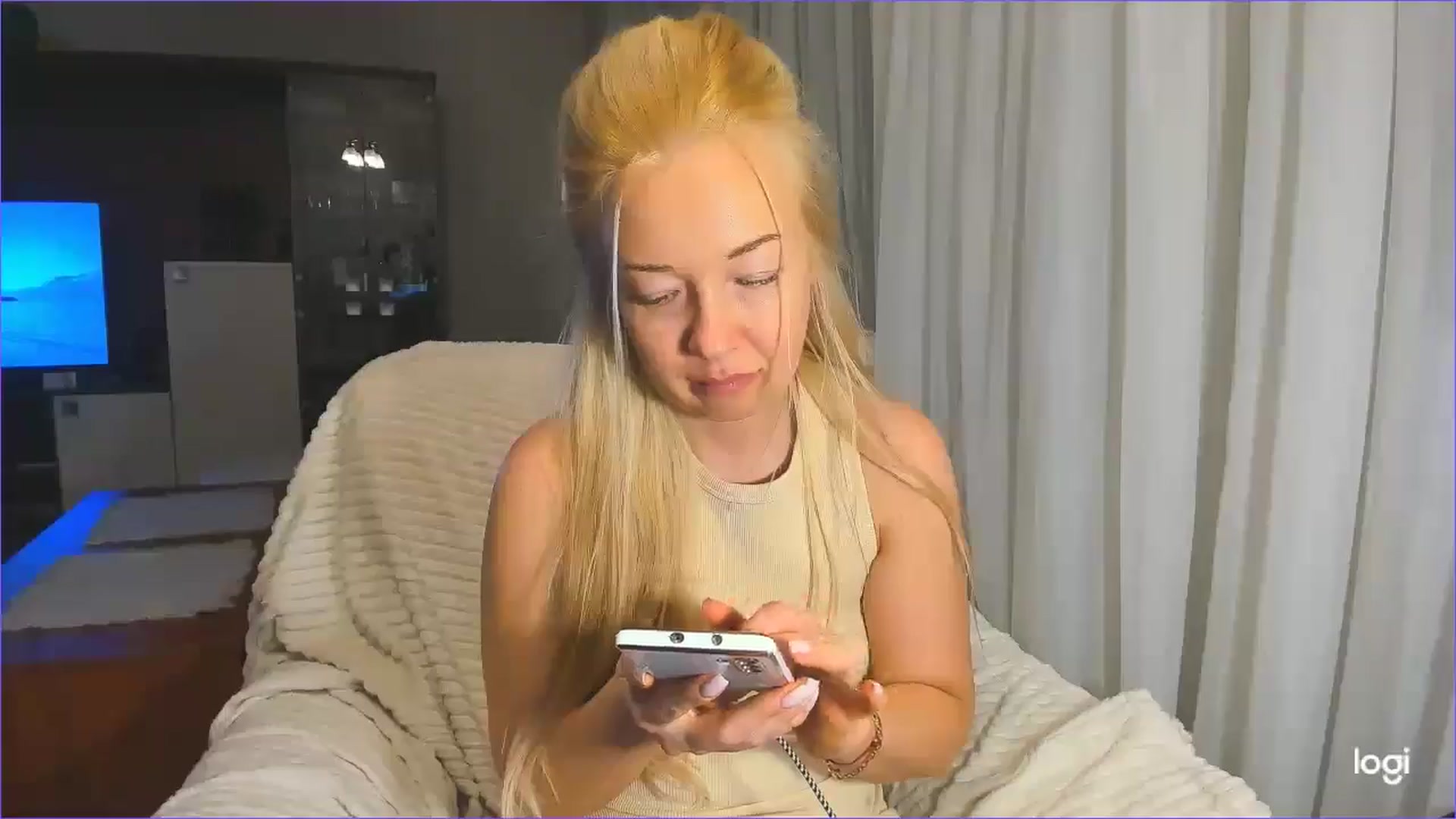 Gallery image thumbnail from FlamingoBday's myfreecams stream on, 02/26/2025, 02:00 image 20 of 20