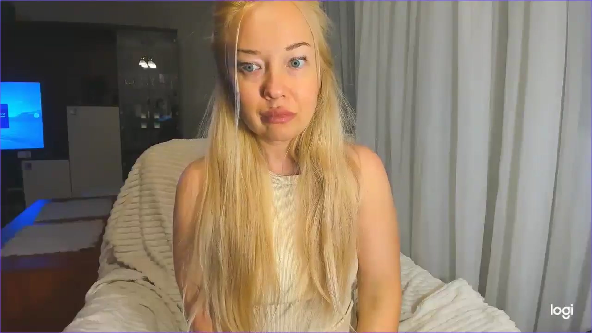 Gallery image thumbnail from FlamingoBday's myfreecams stream on, 02/26/2025, 02:00 image 10 of 20