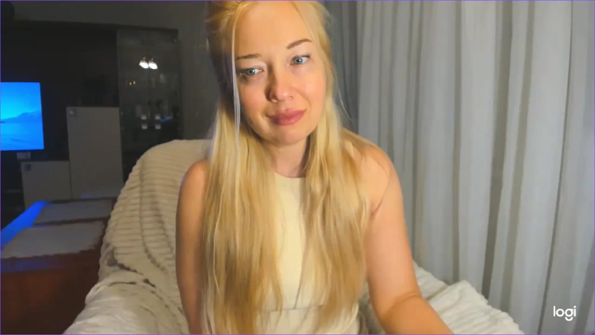 Gallery image thumbnail from FlamingoBday's myfreecams stream on, 02/26/2025, 02:00 image 6 of 20
