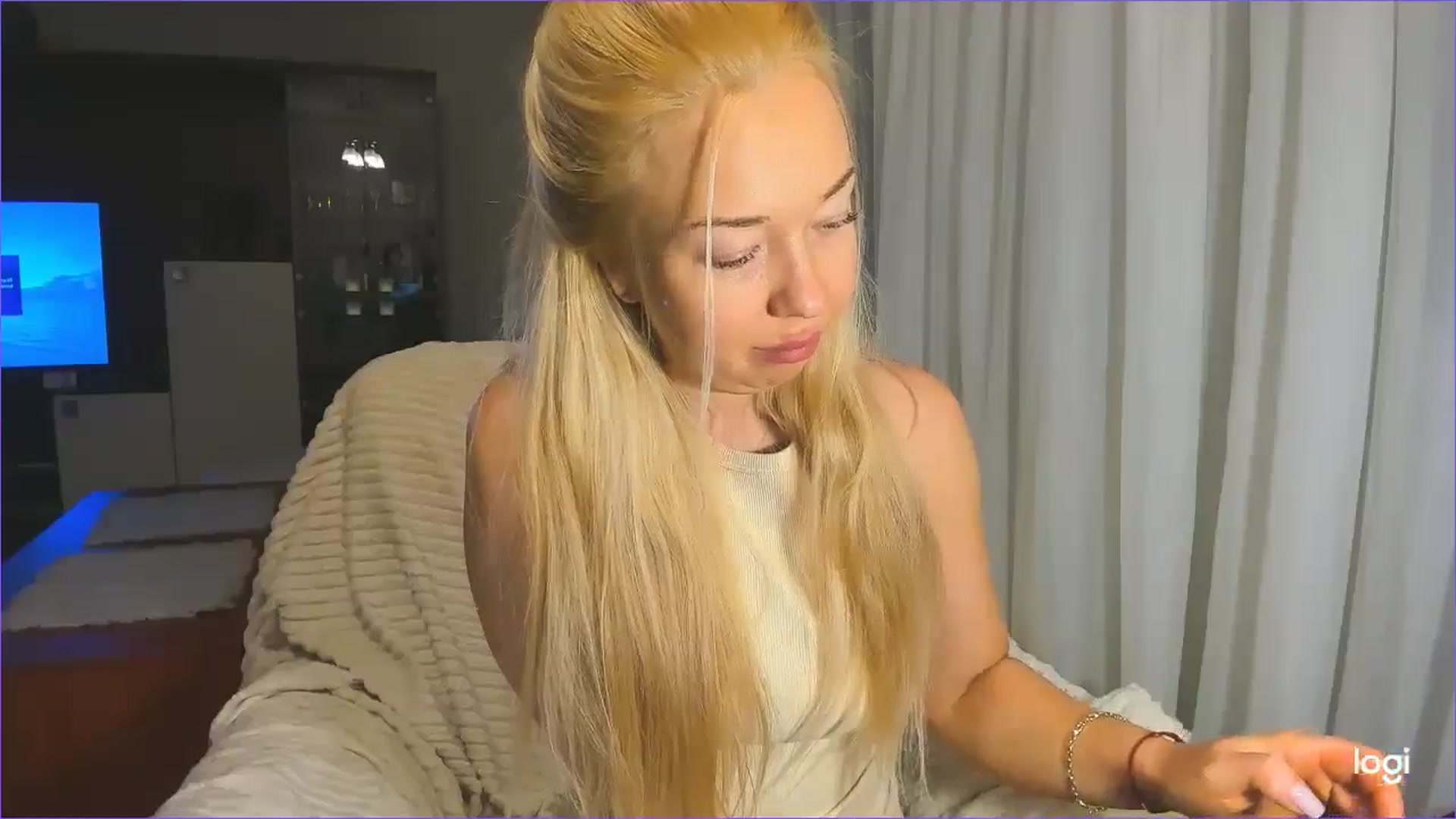 Gallery image thumbnail from FlamingoBday's myfreecams stream on, 02/26/2025, 02:00 image 11 of 20