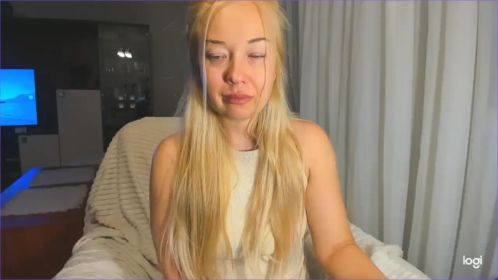 Gallery image thumbnail from FlamingoBday's myfreecams stream on, 02/26/2025, 03:50 image 1 of 20