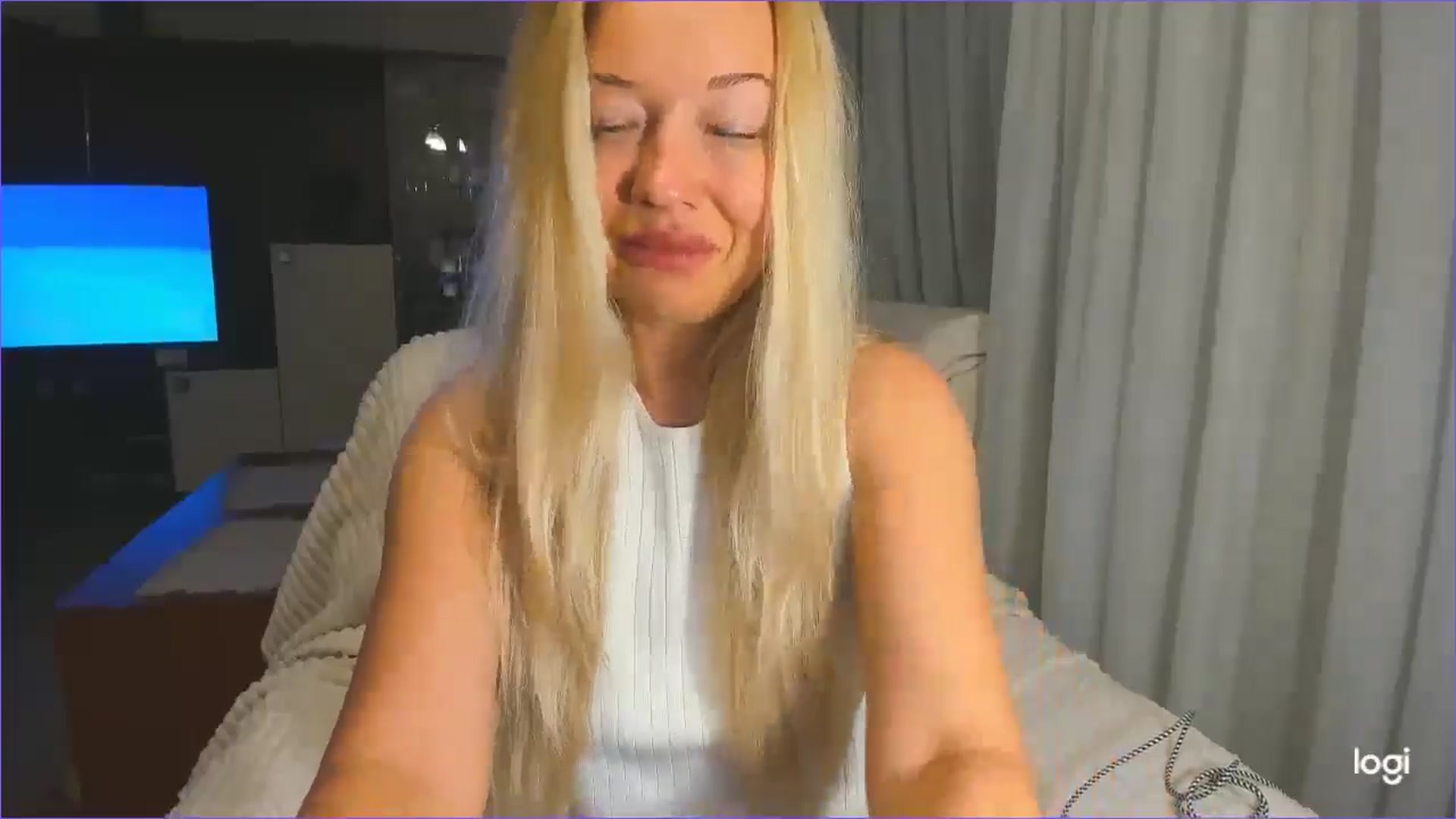 Gallery image thumbnail from FlamingoBday's myfreecams stream on, 02/26/2025, 23:39 image 6 of 20