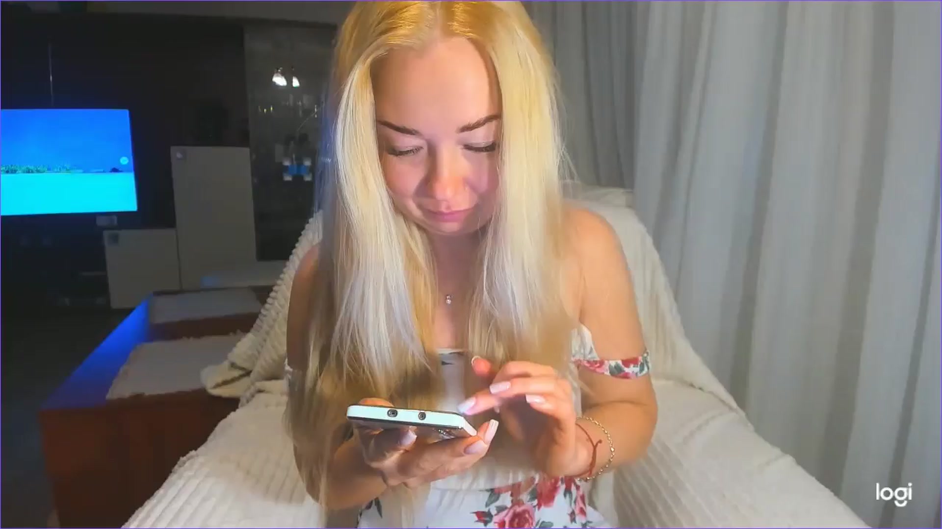 Gallery image thumbnail from FlamingoBday's myfreecams stream on, 02/28/2025, 01:10 image 7 of 20