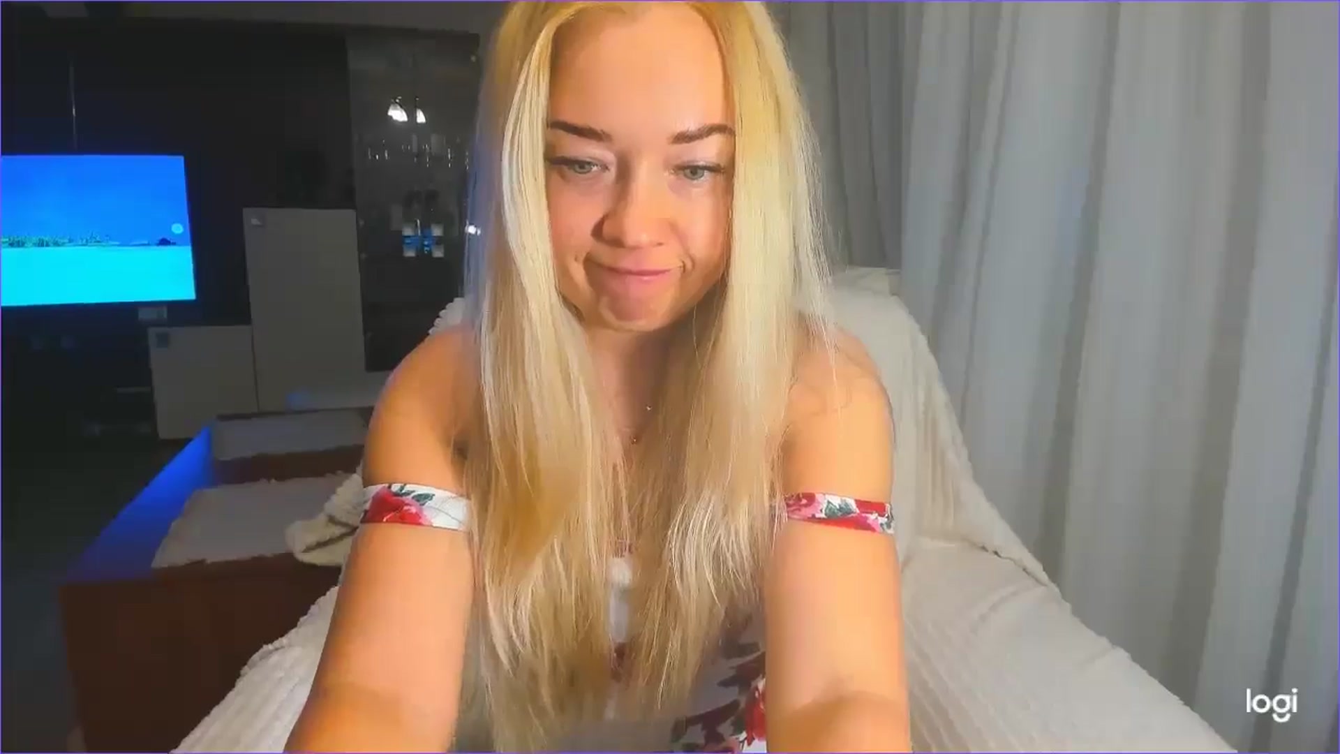Gallery image thumbnail from FlamingoBday's myfreecams stream on, 02/28/2025, 01:10 image 18 of 20