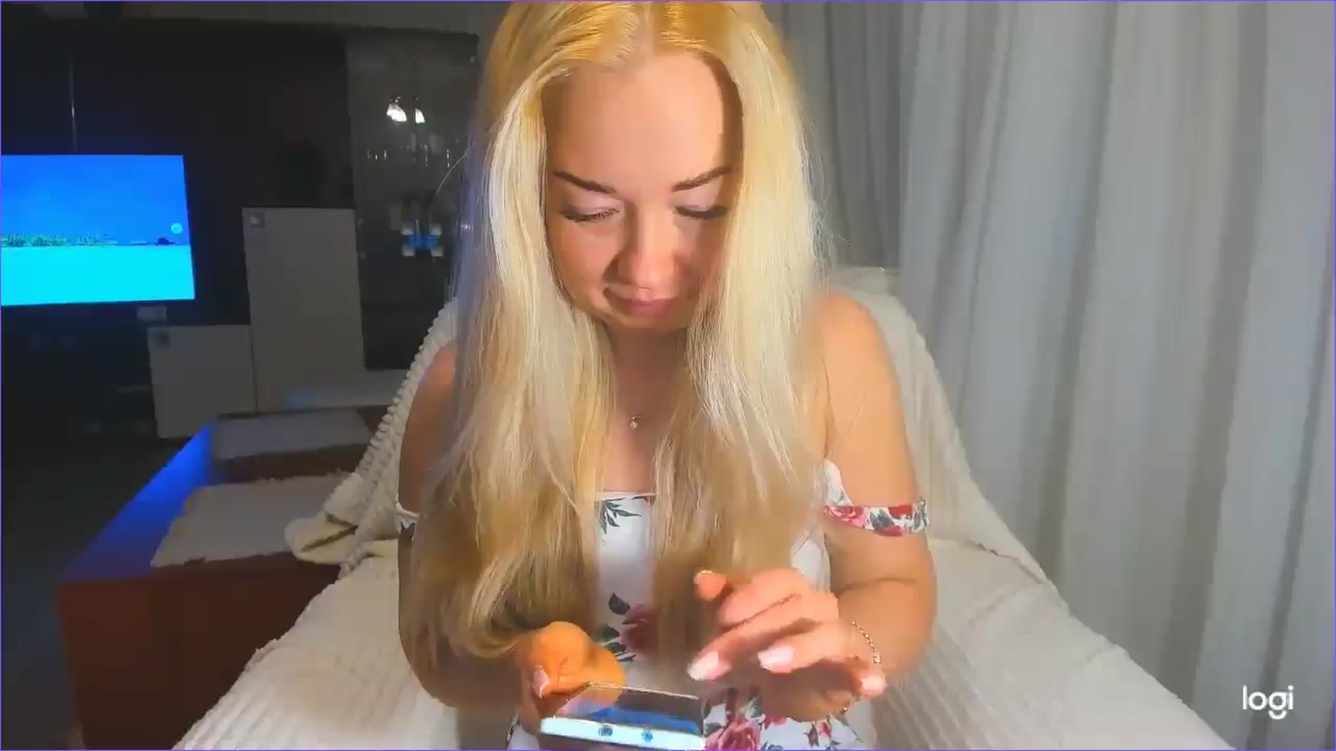 Gallery image thumbnail from FlamingoBday's myfreecams stream on, 02/28/2025, 01:10 image 6 of 20