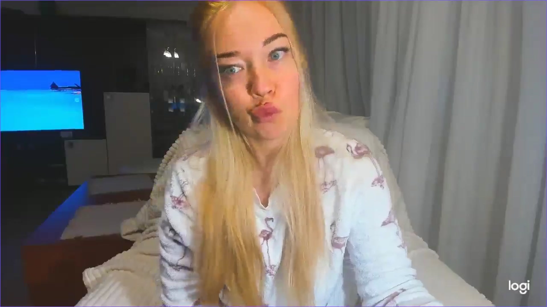 Gallery image thumbnail from FlamingoBday's myfreecams stream on, 02/28/2025, 02:45 image 4 of 20