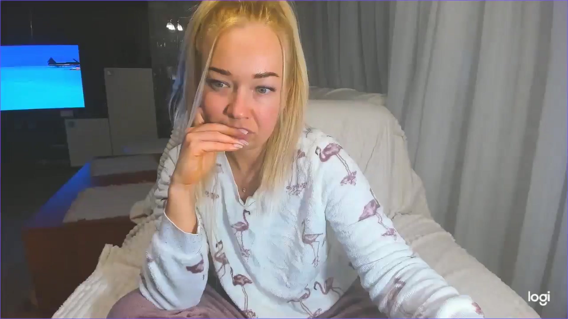 Gallery image thumbnail from FlamingoBday's myfreecams stream on, 02/28/2025, 03:46 image 15 of 20