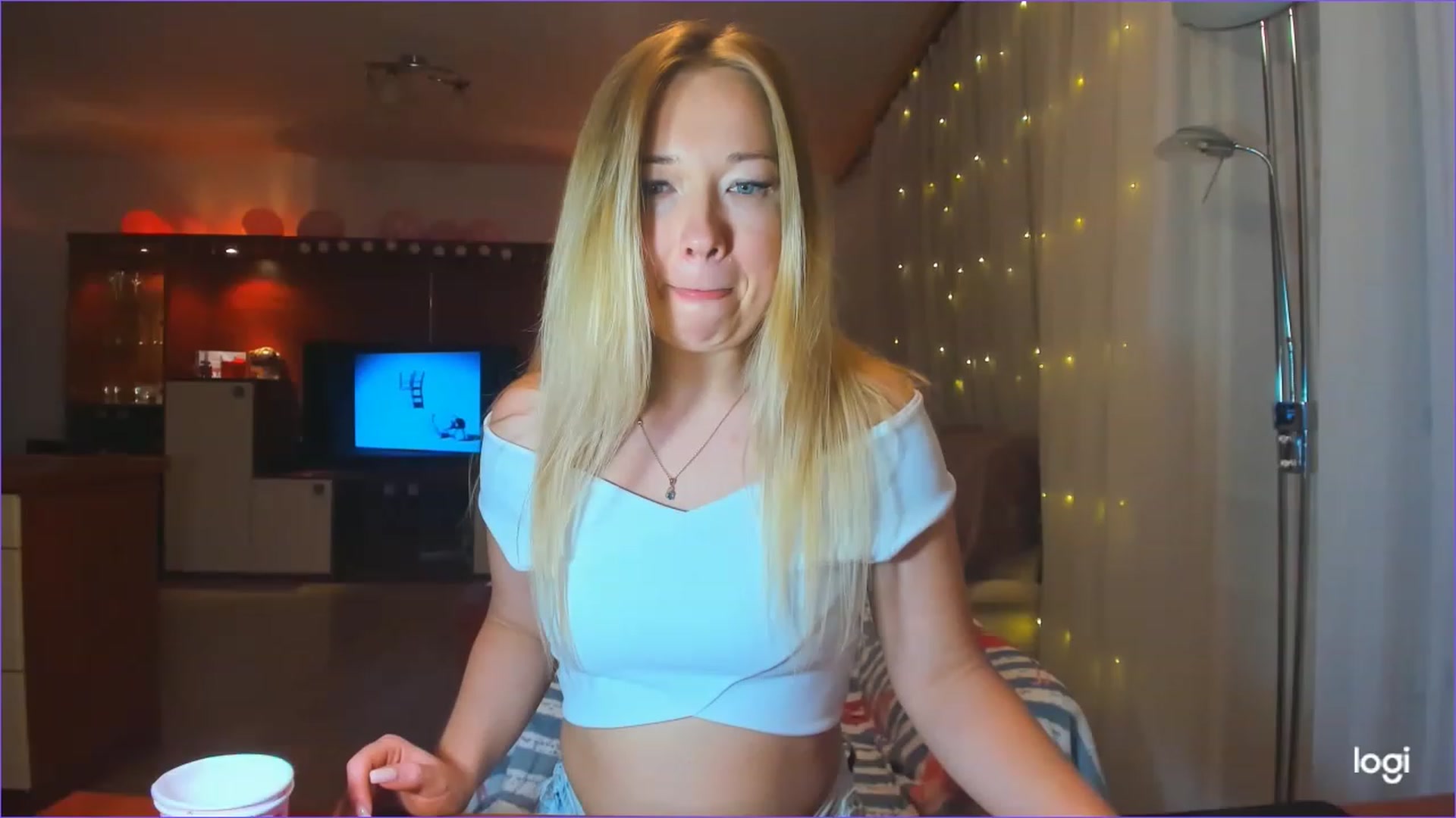 Gallery image thumbnail from FlamingoDream's myfreecams stream on, 02/27/2023, 21:19 image 17 of 20