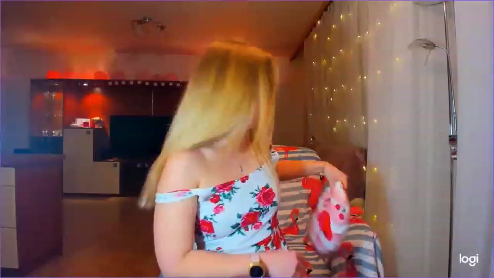 Gallery image thumbnail from FlamingoDream's myfreecams stream on, 03/01/2023, 21:47 image 18 of 20