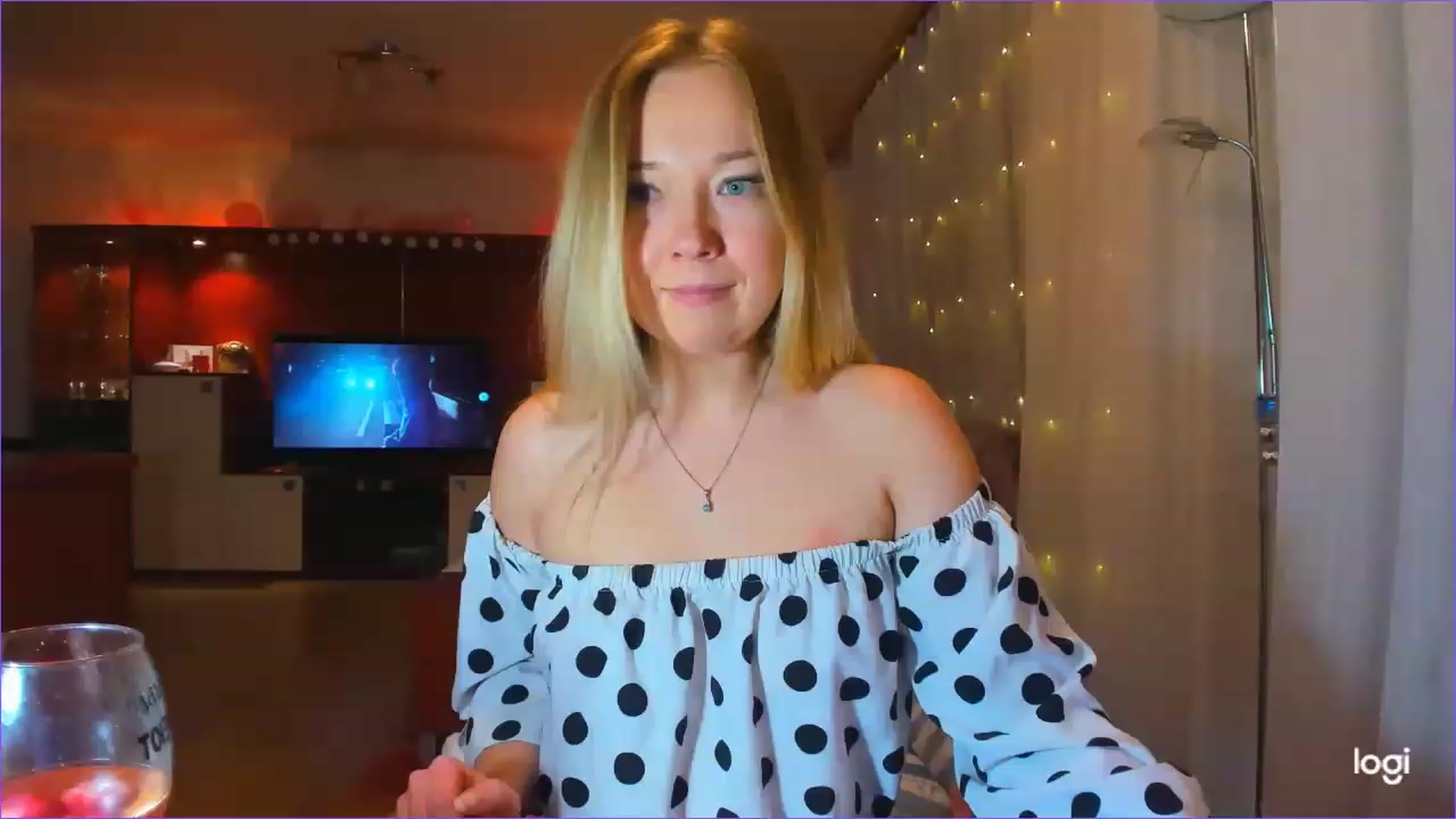 Gallery image thumbnail from FlamingoDream's myfreecams stream on, 03/02/2023, 23:37 image 2 of 20