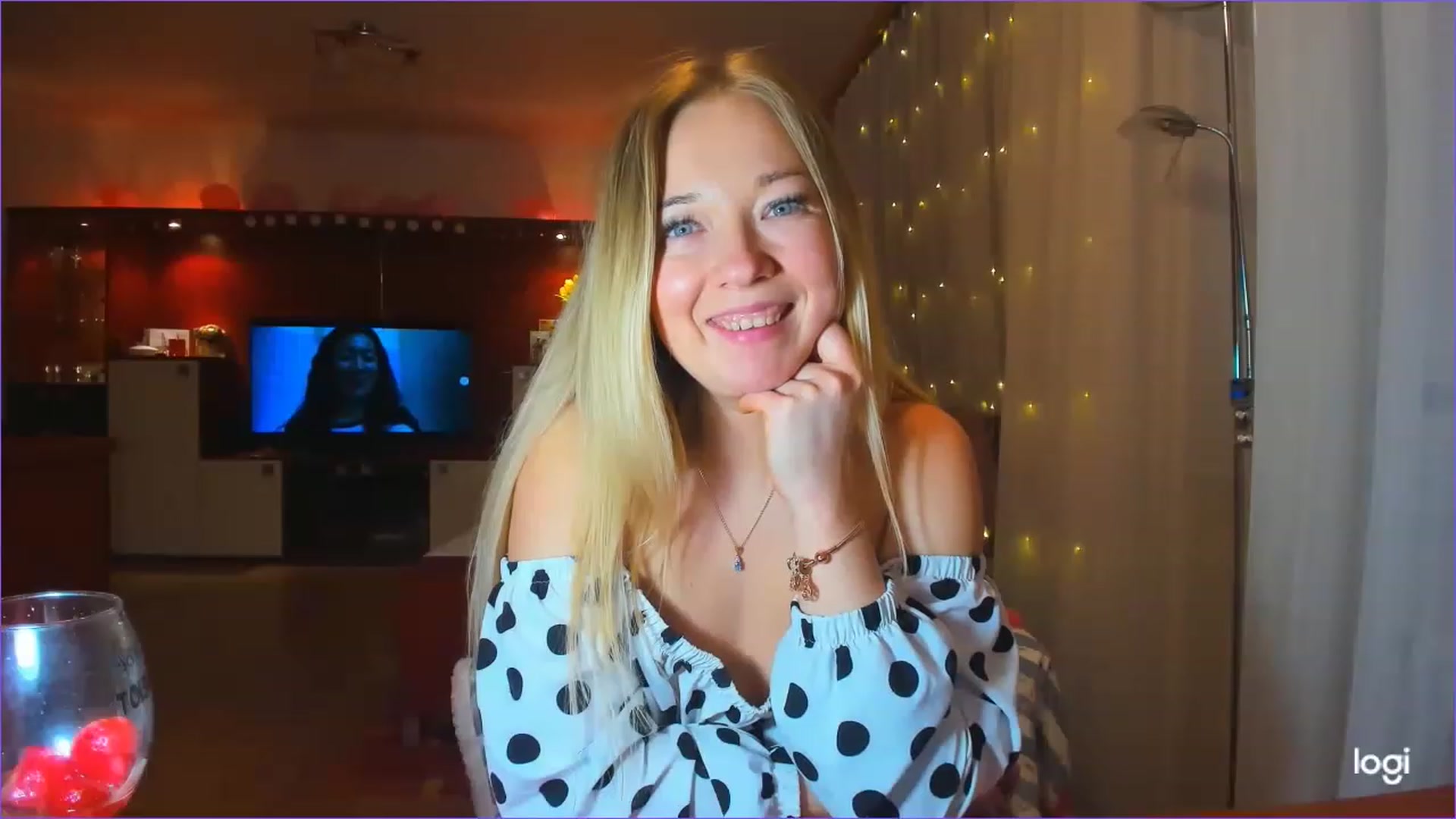 Gallery image thumbnail from FlamingoDream's myfreecams stream on, 03/02/2023, 23:37 image 15 of 20