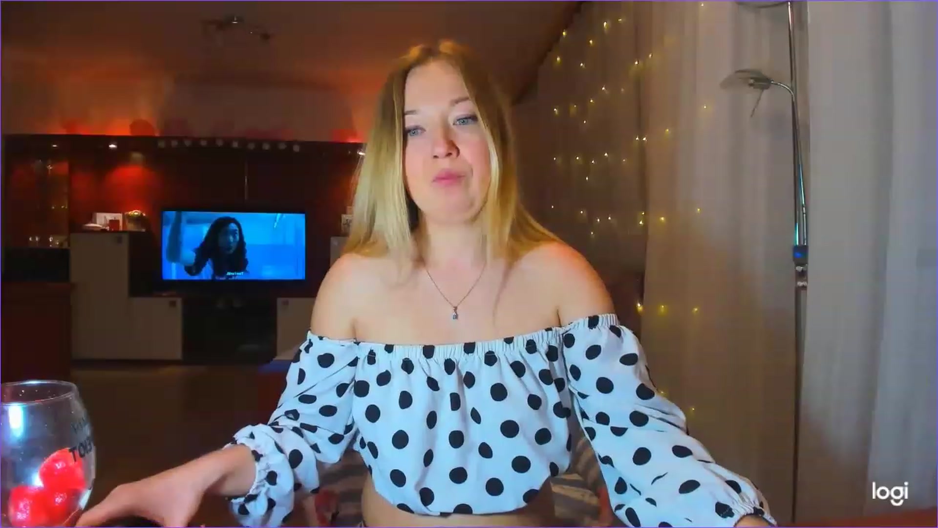 Gallery image thumbnail from FlamingoDream's myfreecams stream on, 03/02/2023, 23:37 image 17 of 20