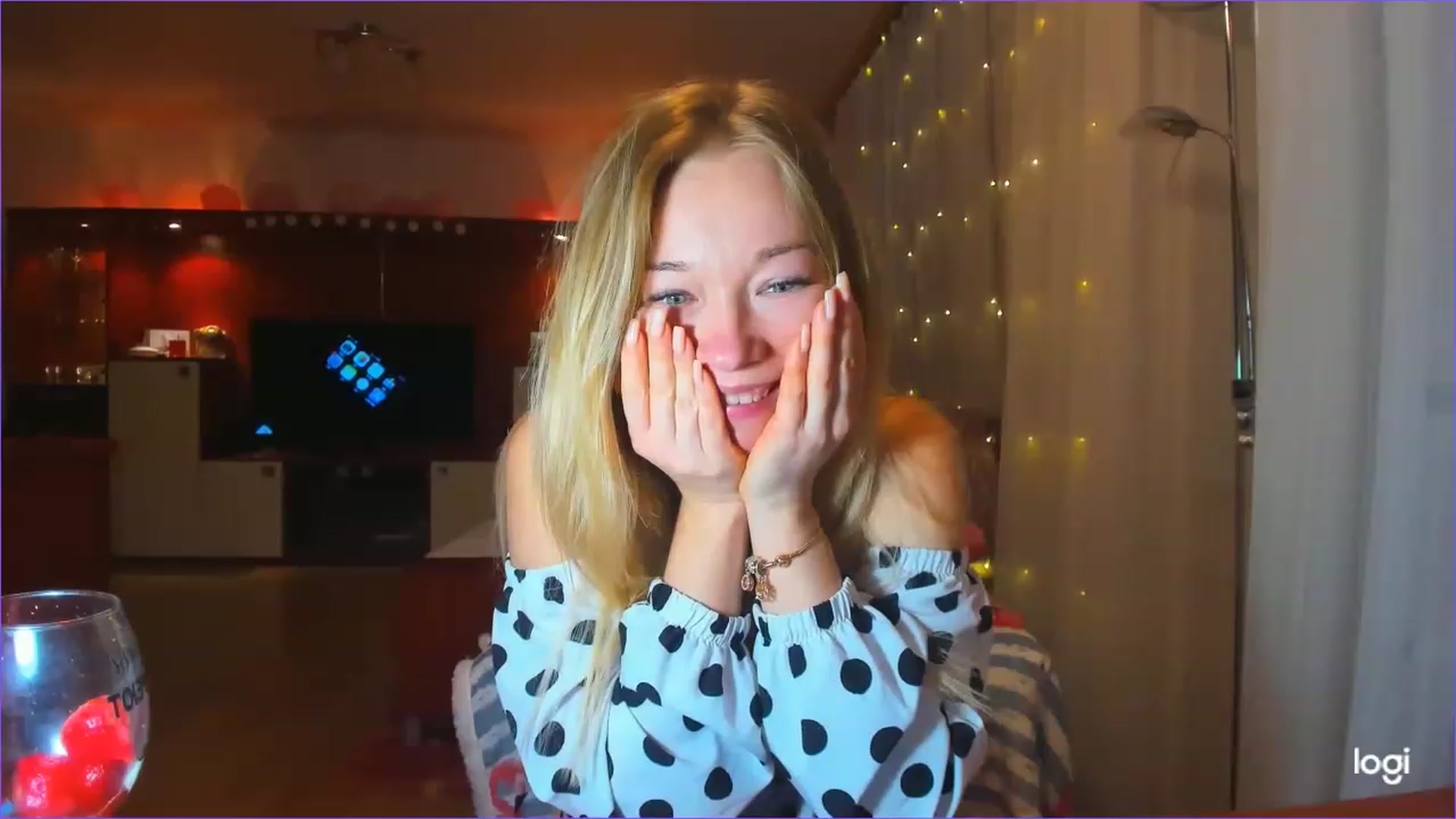 Gallery image thumbnail from FlamingoDream's myfreecams stream on, 03/02/2023, 23:37 image 18 of 20