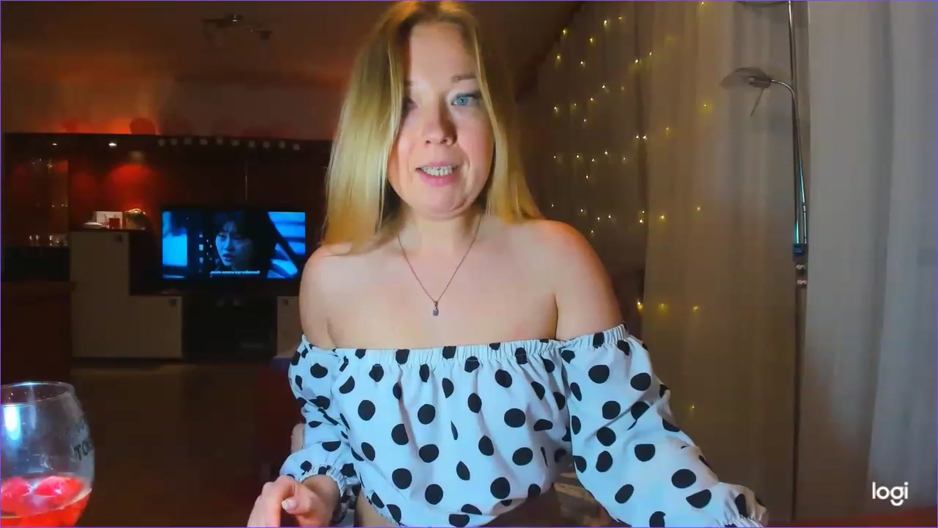 Gallery image thumbnail from FlamingoDream's myfreecams stream on, 03/02/2023, 23:37 image 10 of 20