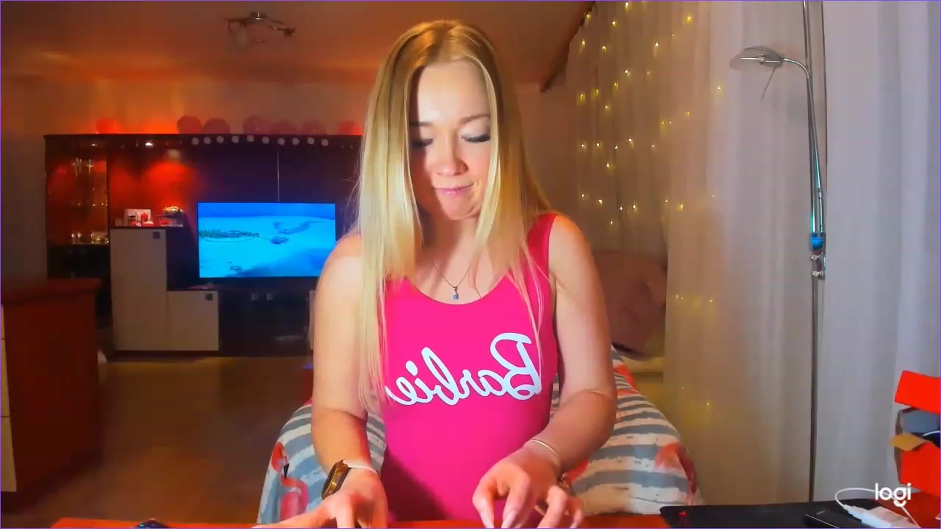Gallery image thumbnail from FlamingoDream's myfreecams stream on, 03/09/2023, 21:33 image 19 of 20