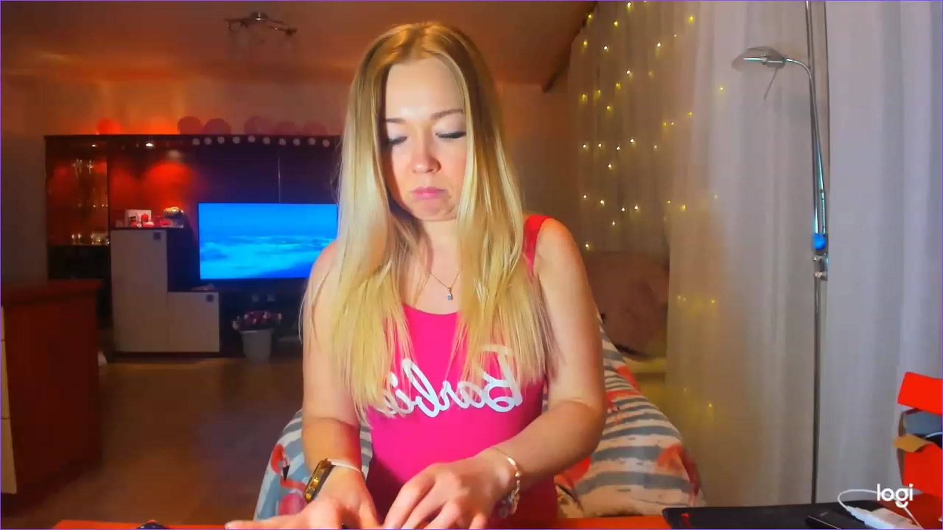 Gallery image thumbnail from FlamingoDream's myfreecams stream on, 03/09/2023, 21:33 image 11 of 20