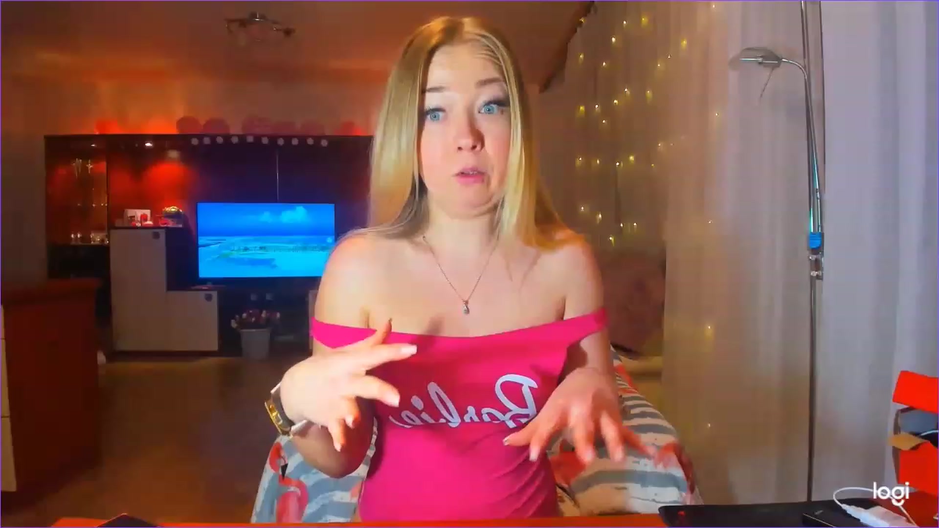 Gallery image thumbnail from FlamingoDream's myfreecams stream on, 03/09/2023, 21:33 image 6 of 20