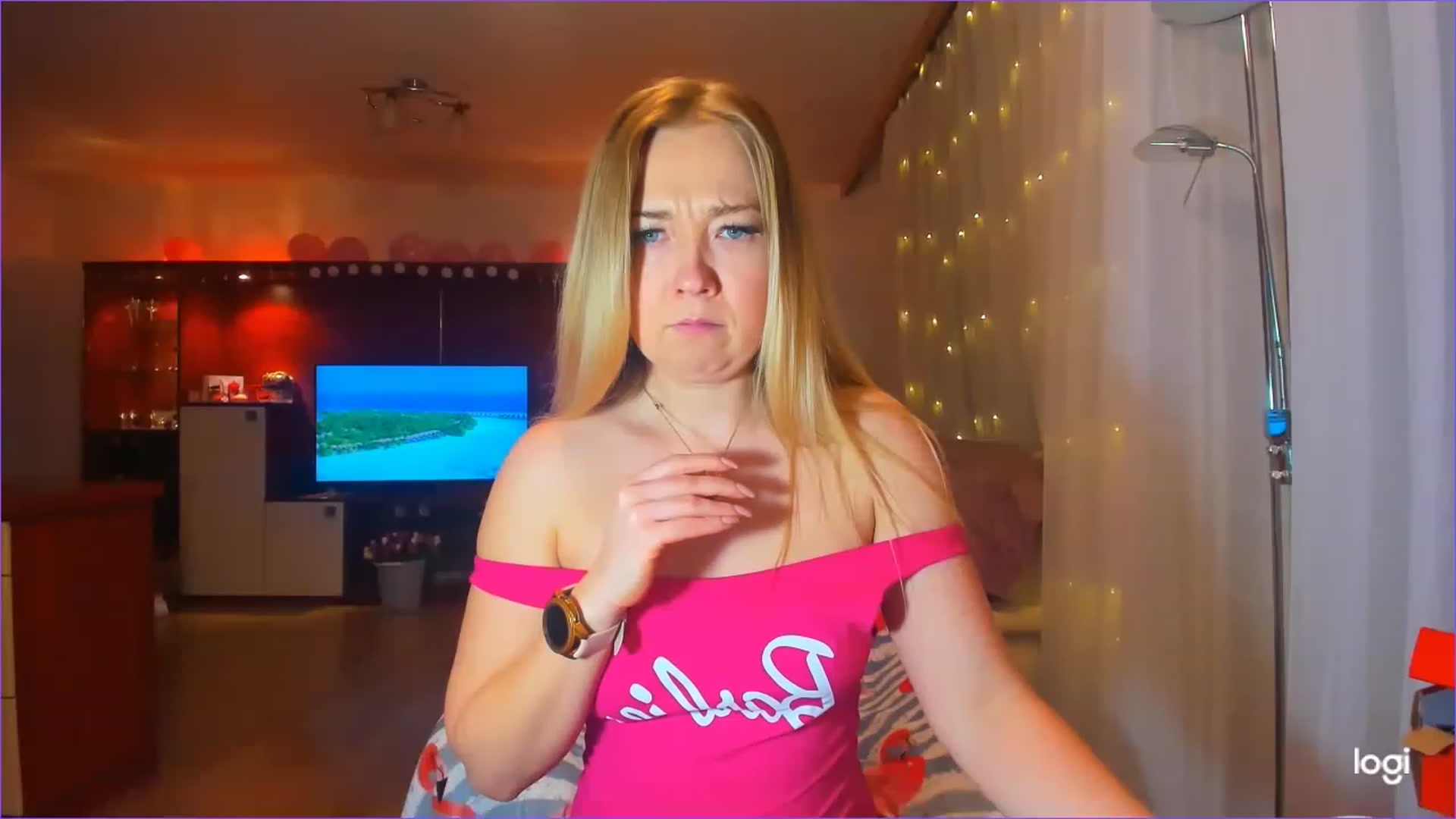 Gallery image thumbnail from FlamingoDream's myfreecams stream on, 03/09/2023, 21:33 image 2 of 20