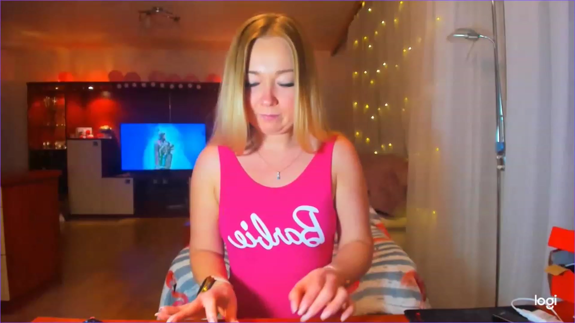 Gallery image thumbnail from FlamingoDream's myfreecams stream on, 03/09/2023, 21:33 image 16 of 20