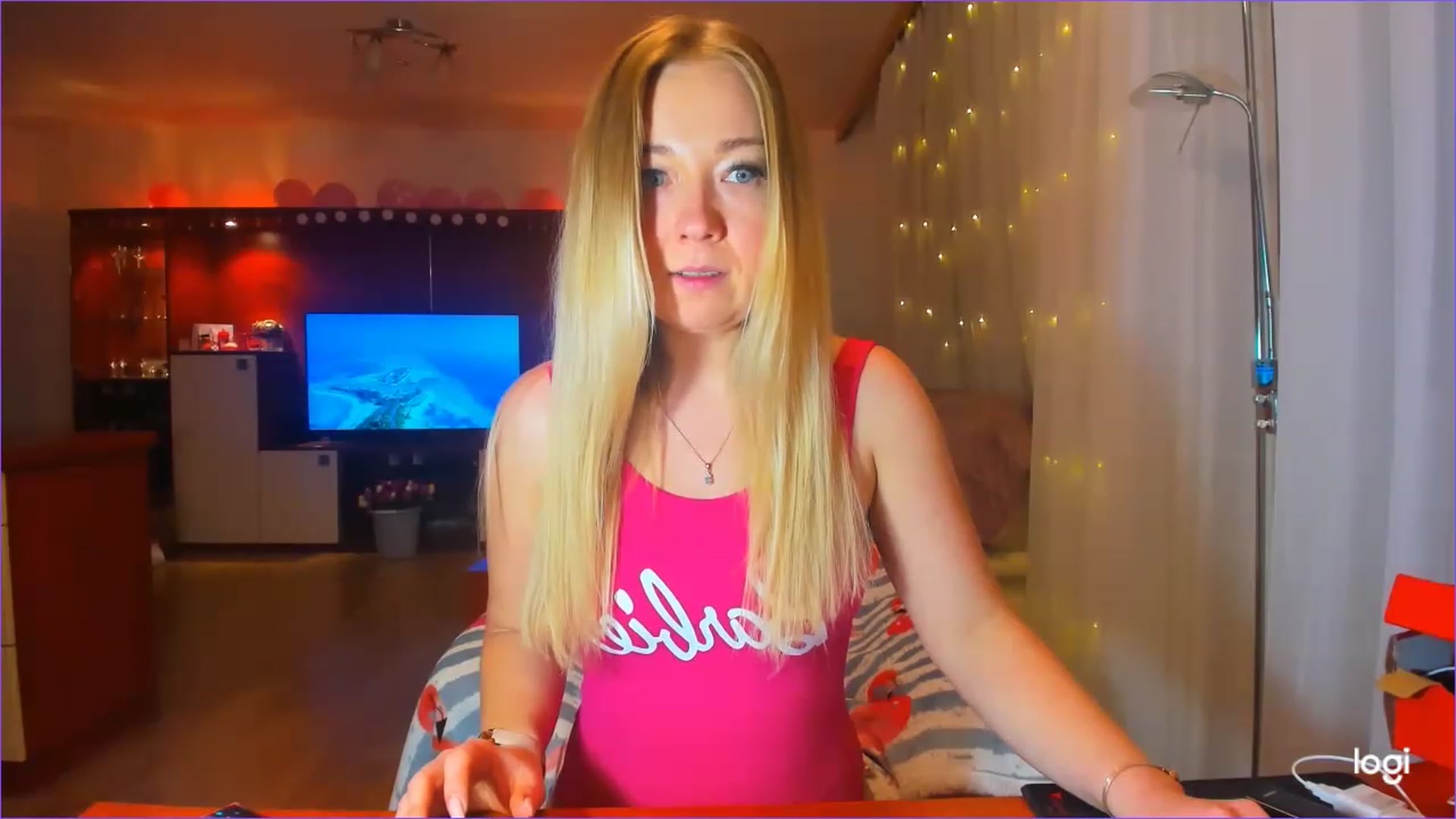 Gallery image thumbnail from FlamingoDream's myfreecams stream on, 03/09/2023, 21:33 image 12 of 20