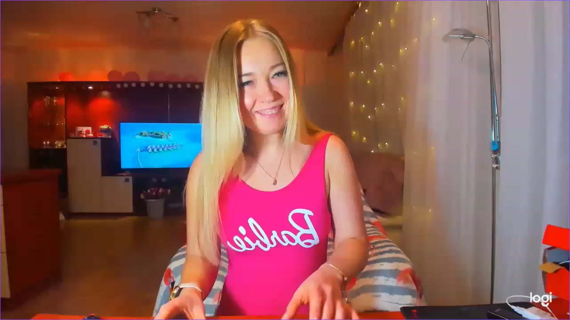 Gallery image thumbnail from FlamingoDream's myfreecams stream on, 03/09/2023, 21:33 image 15 of 20