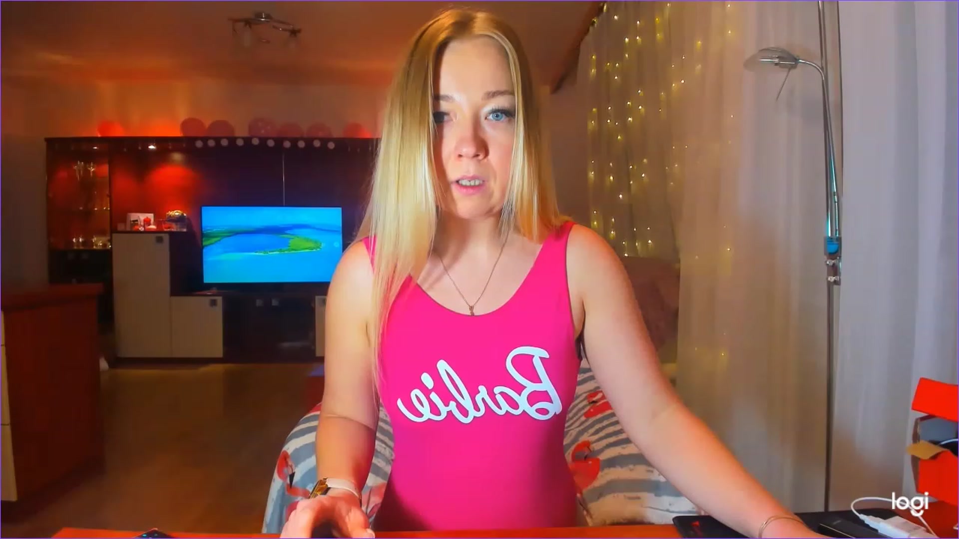 Gallery image thumbnail from FlamingoDream's myfreecams stream on, 03/09/2023, 21:45 image 2 of 20